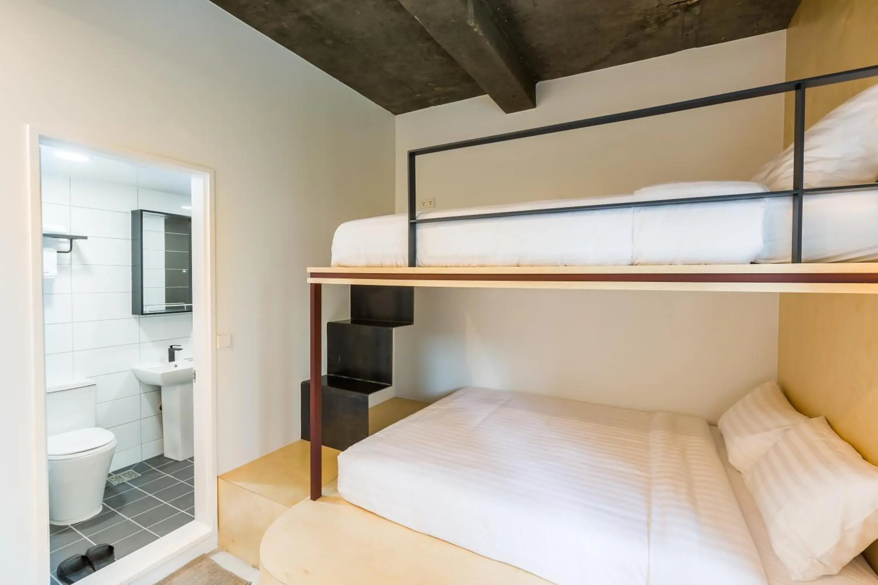 Bunk Bed in Hotel Baroato 2nd