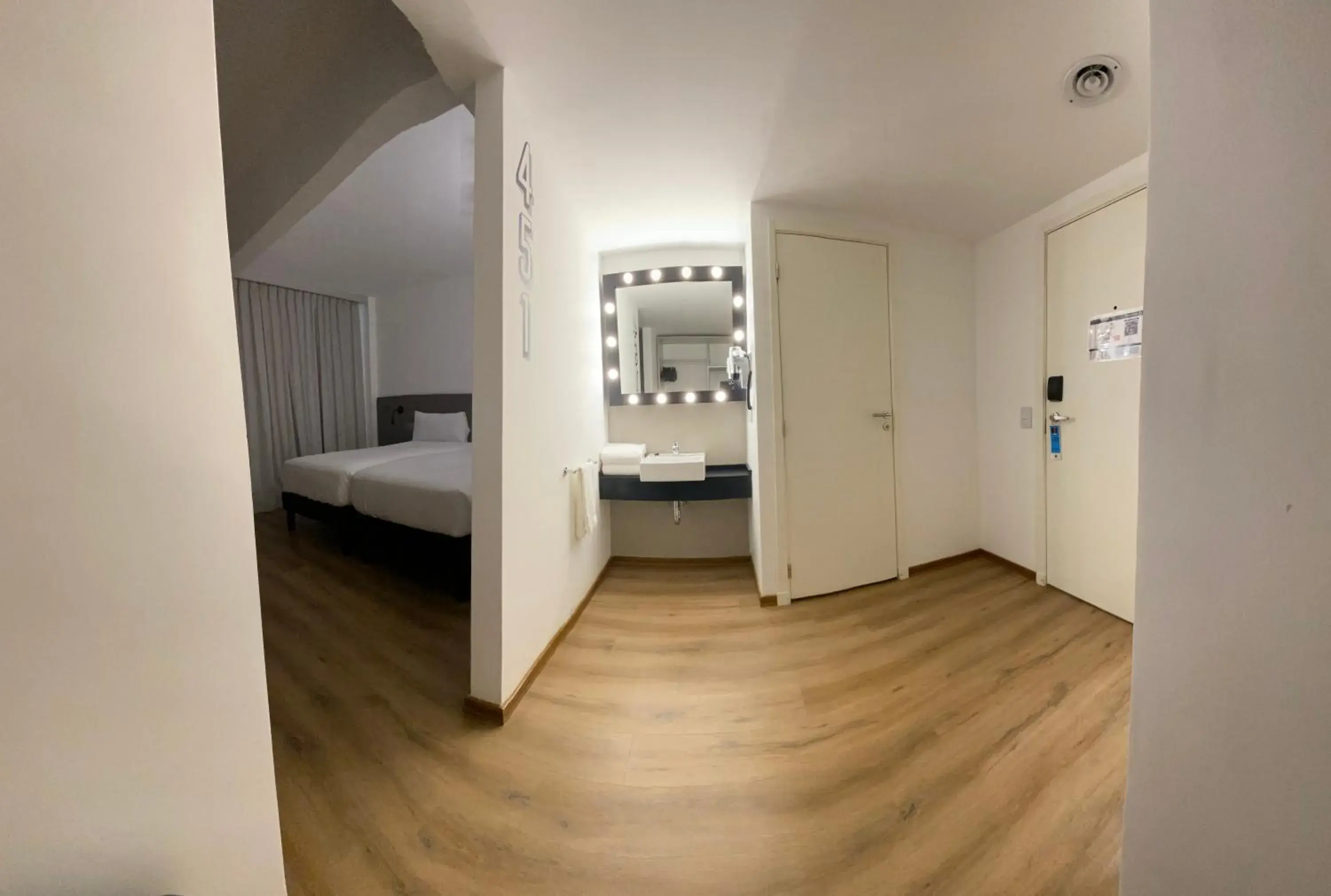 Photo of the whole room in ibis Styles Buenos Aires Florida