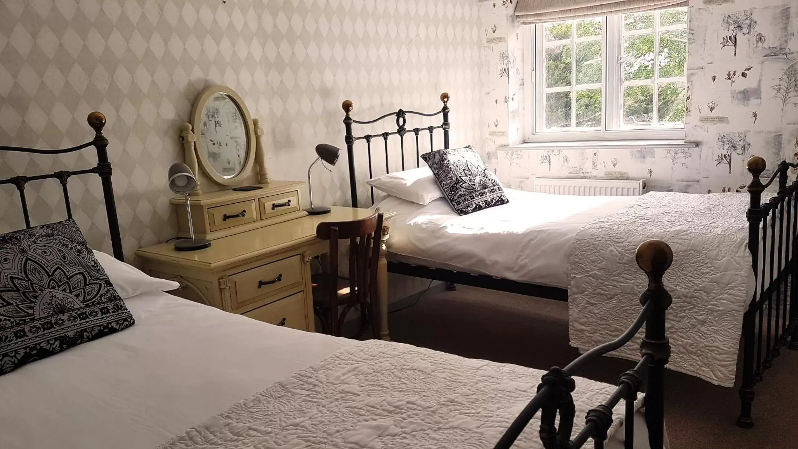 Bedroom, Bed in The Royal Oak Duddington