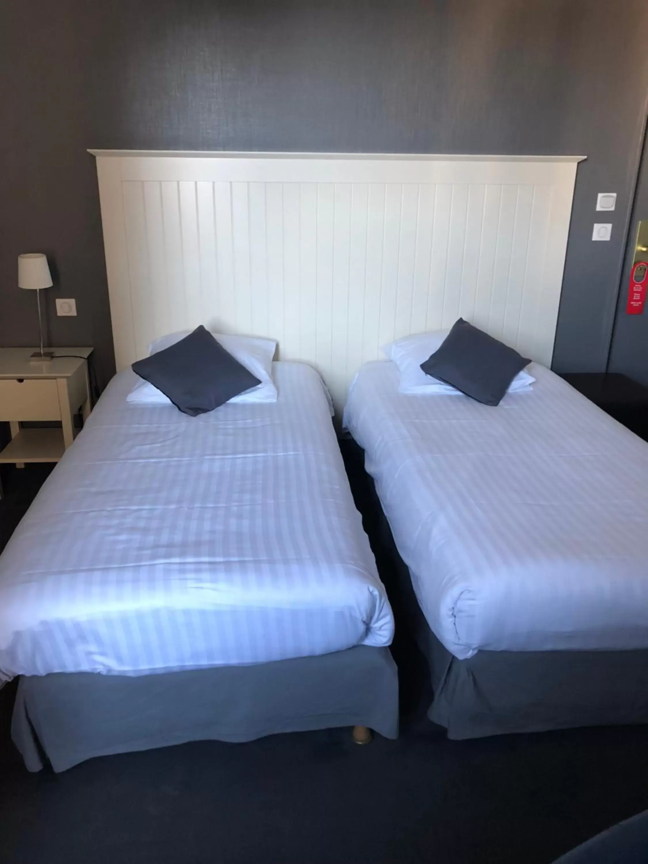 Bed in Logis - Hôtel du Nord et Restaurant La Table d'Elisa Bed in Logis - Hôtel du Nord et Restaurant La Table d'Elisa