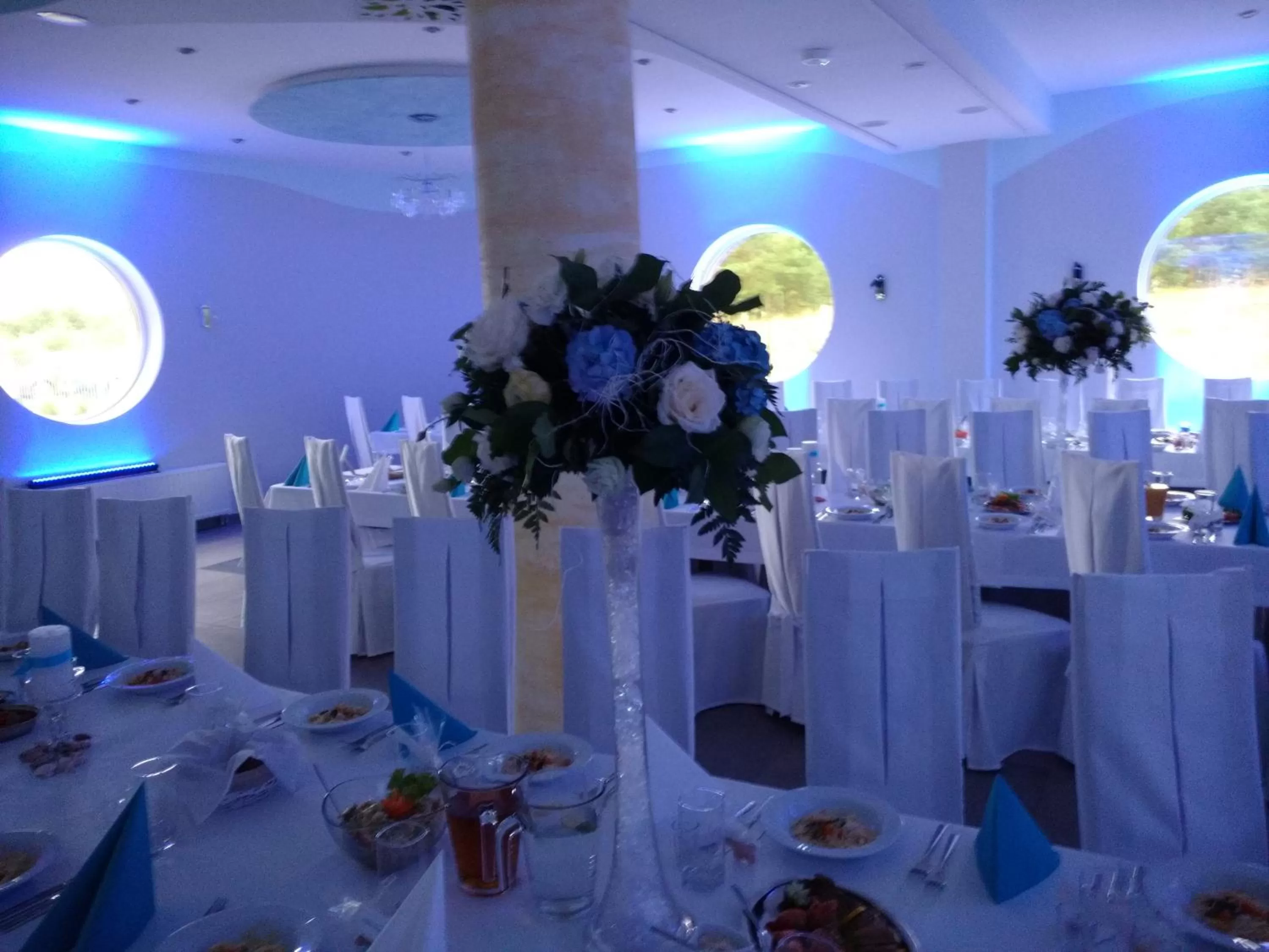 Restaurant/places to eat in Resident Rene