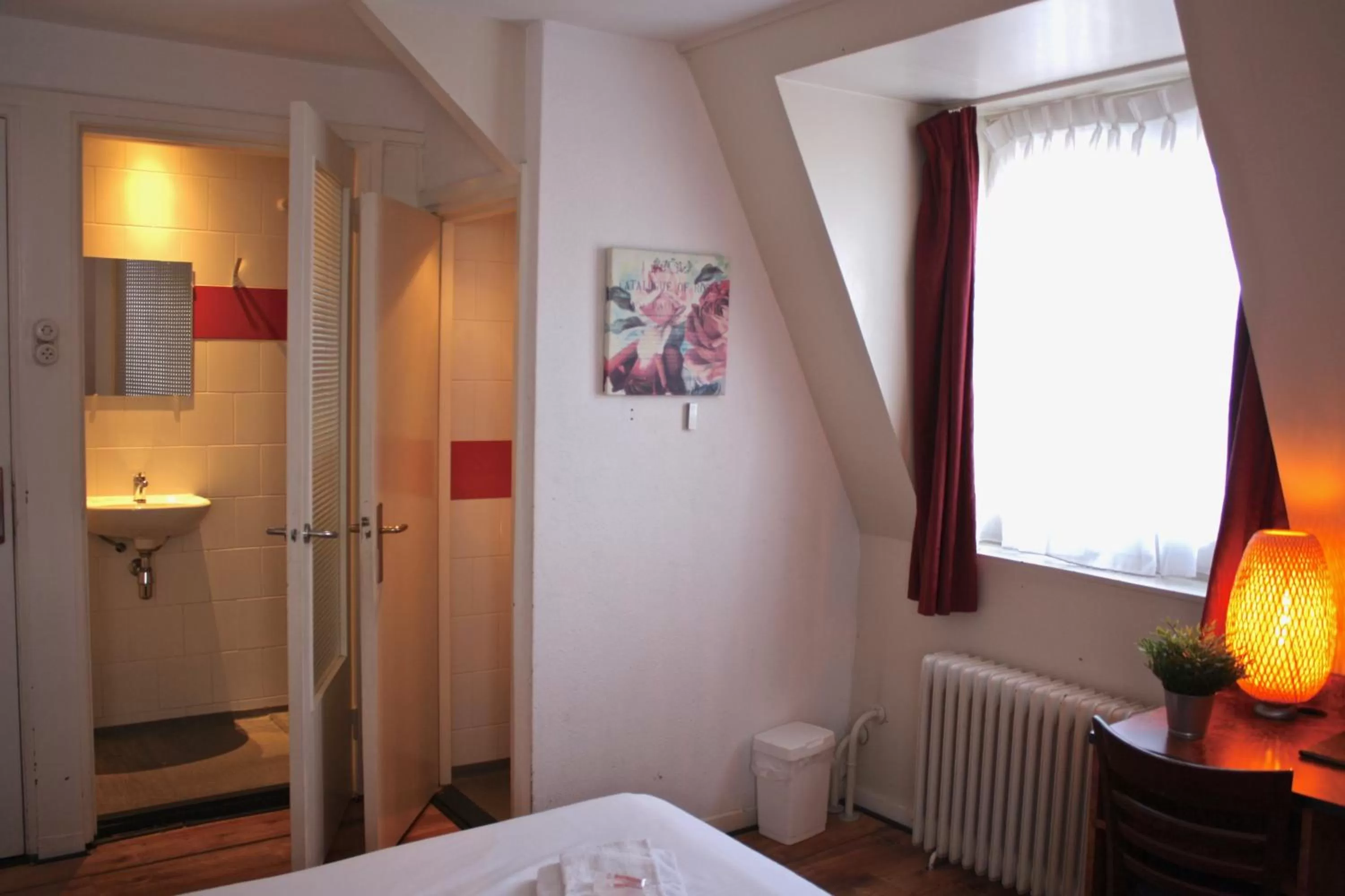 Bathroom, Bed in Hotel Benno