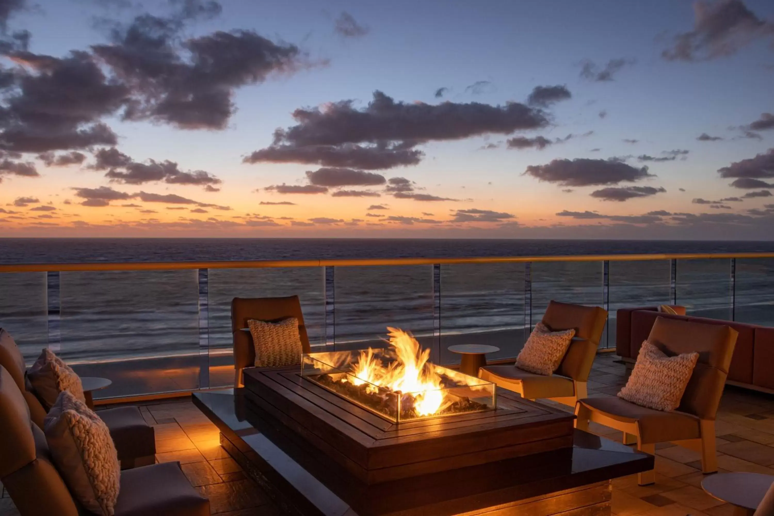 Photo of the whole room, Sunrise/Sunset in JW Marriott Marco Island Beach Resort