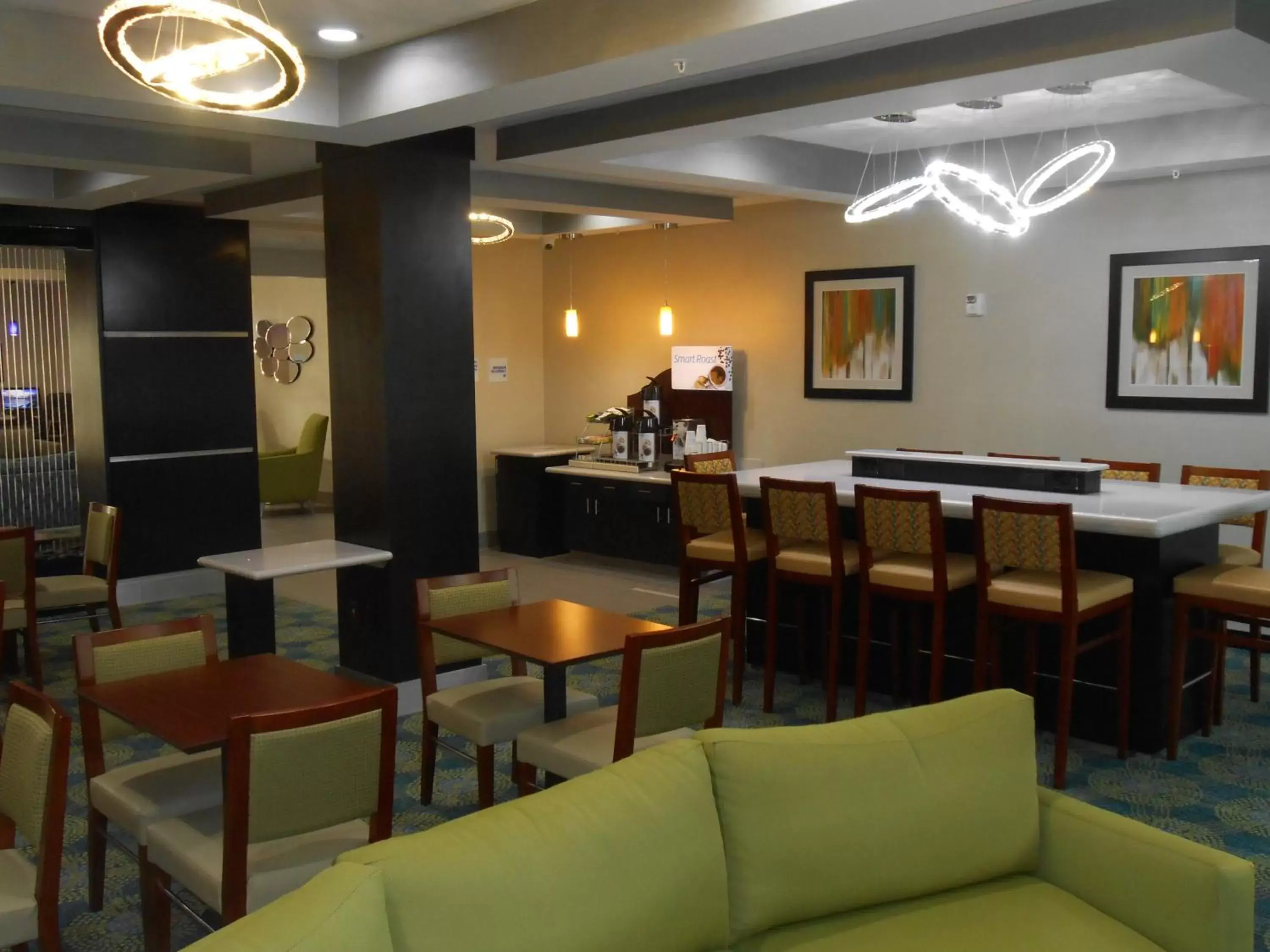 Lobby or reception, Restaurant/Places to Eat in Holiday Inn Express & Suites Houston Northwest-Brookhollow, an IHG Hotel