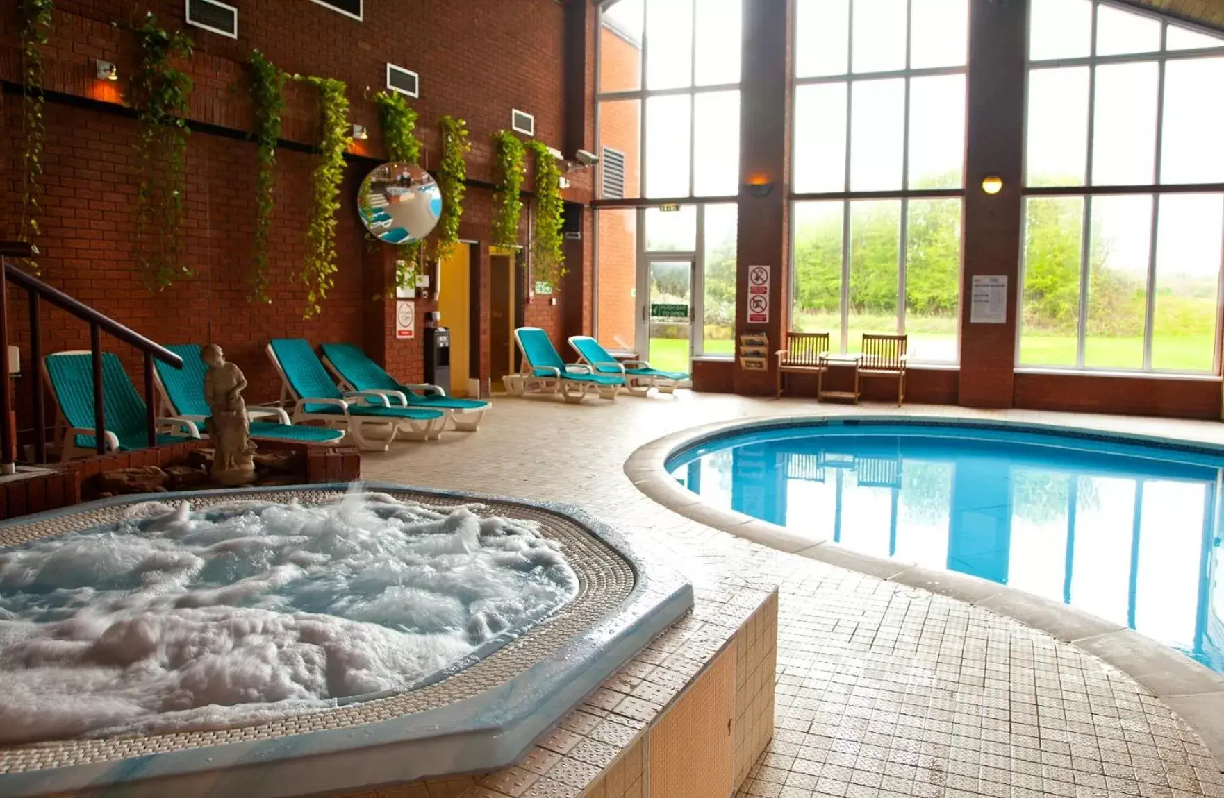 Hot Tub, Swimming Pool in Holiday Inn South Normanton M1, Jct.28, an IHG Hotel