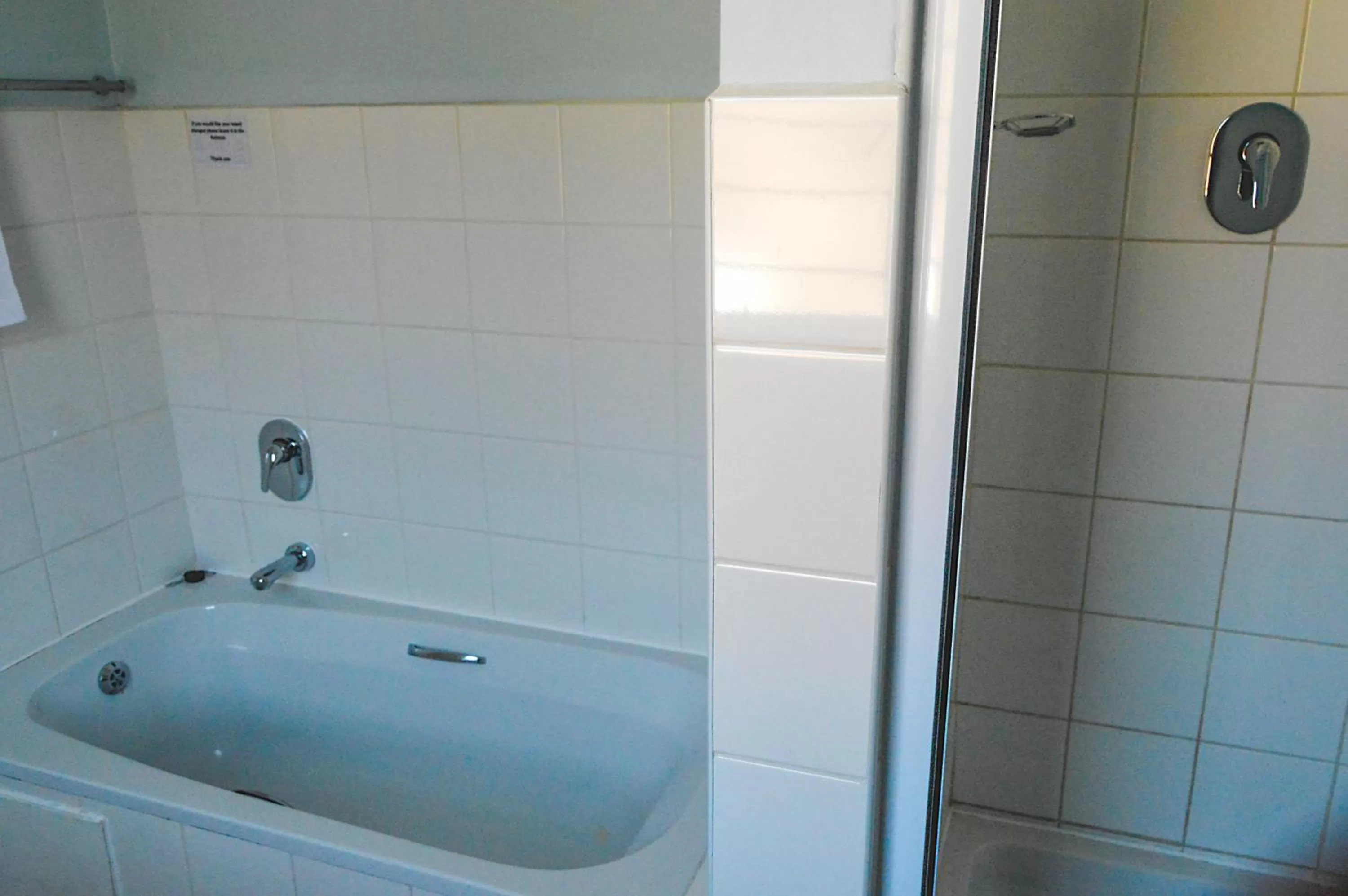 Bathroom in Hokahanya Inn & Conference Centre