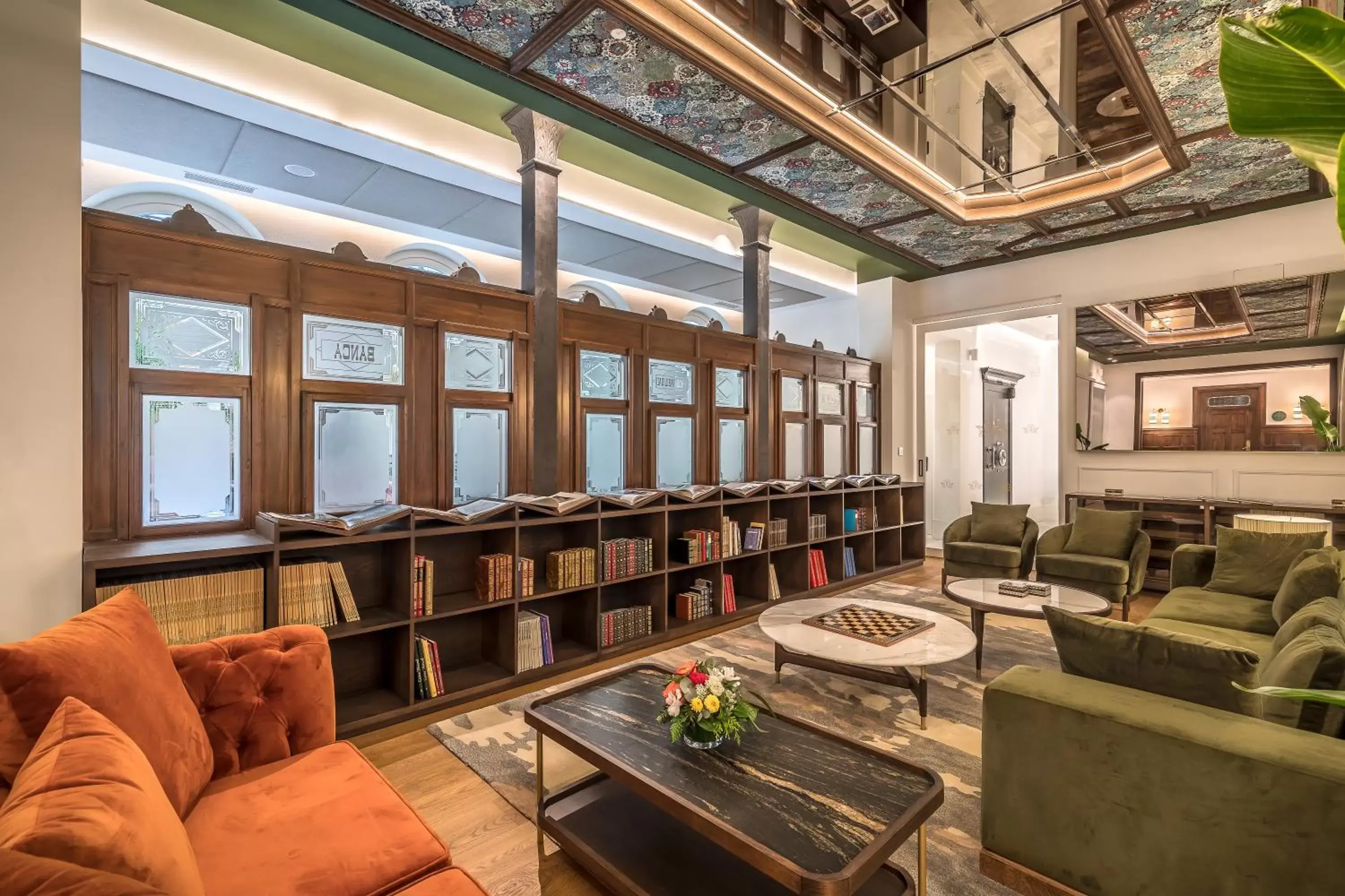 Living room in Palacio Gran Vía, a Royal Hideaway Hotel