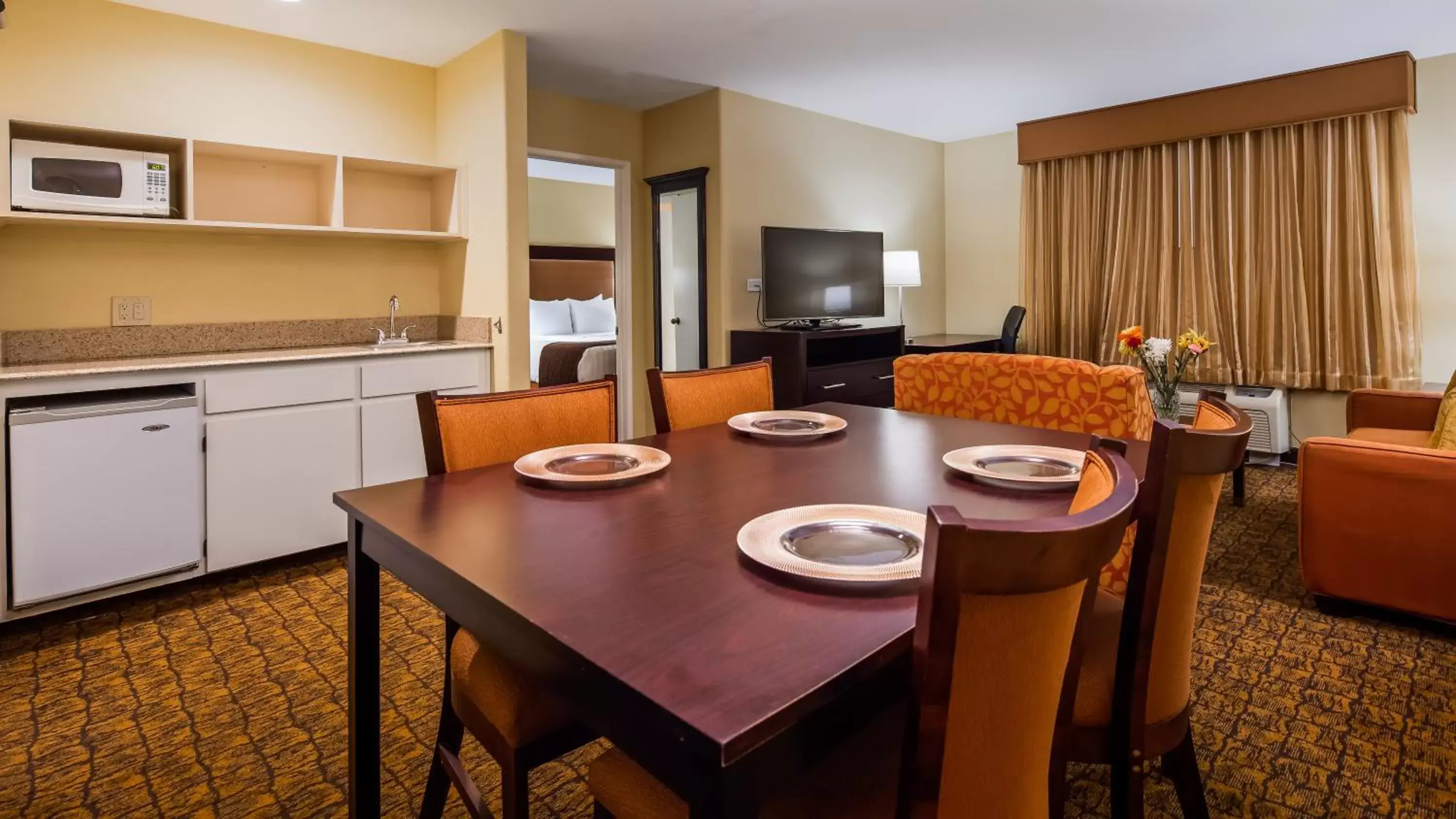 Bedroom, Dining Area in Best Western Escondido Hotel