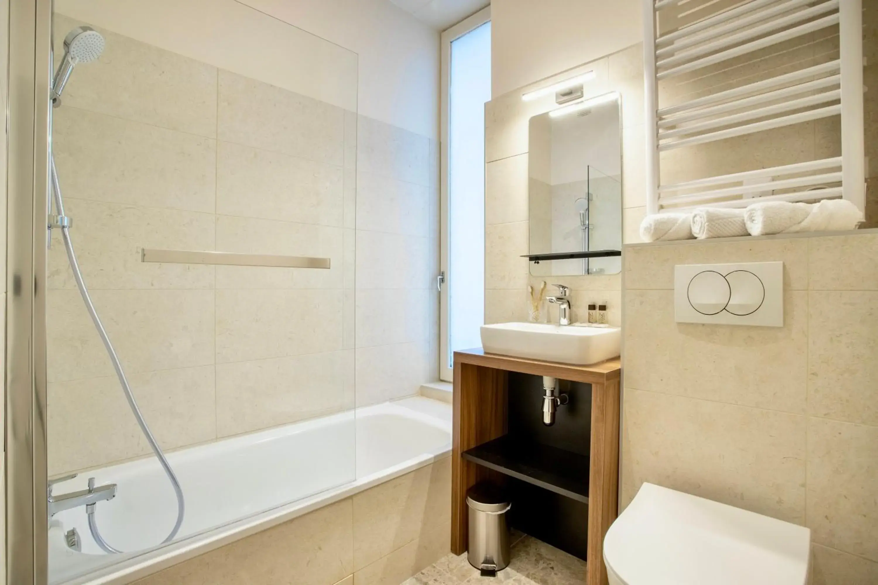Bathroom in Hôtel Tête d'or