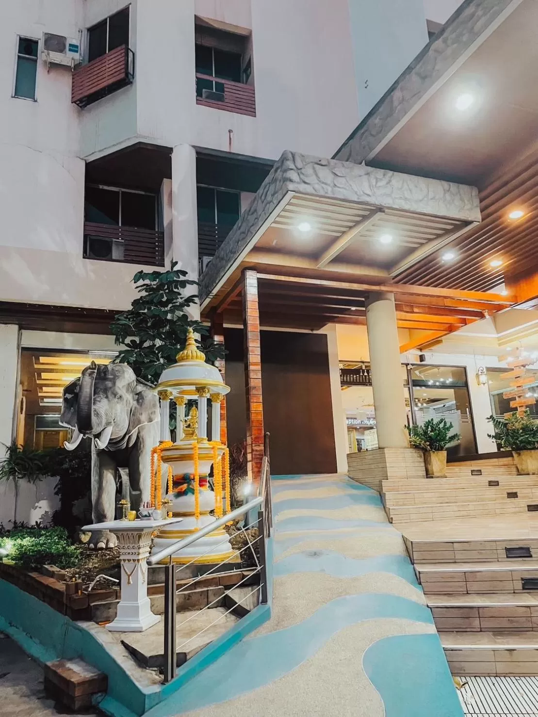 Property building in Hotel De Khuvieng