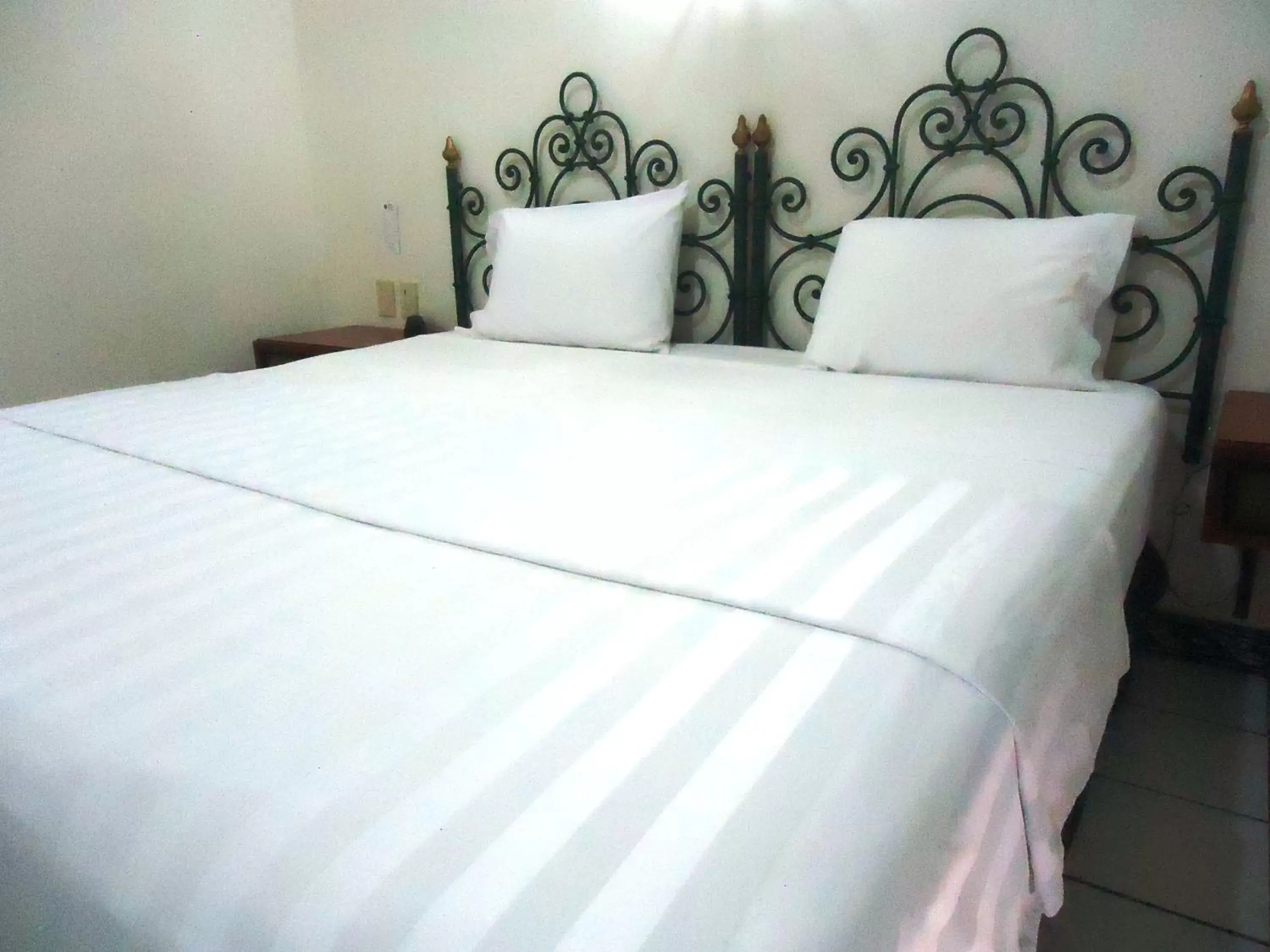 Photo of the whole room, Bed in Hotel Concierge Plaza Colima