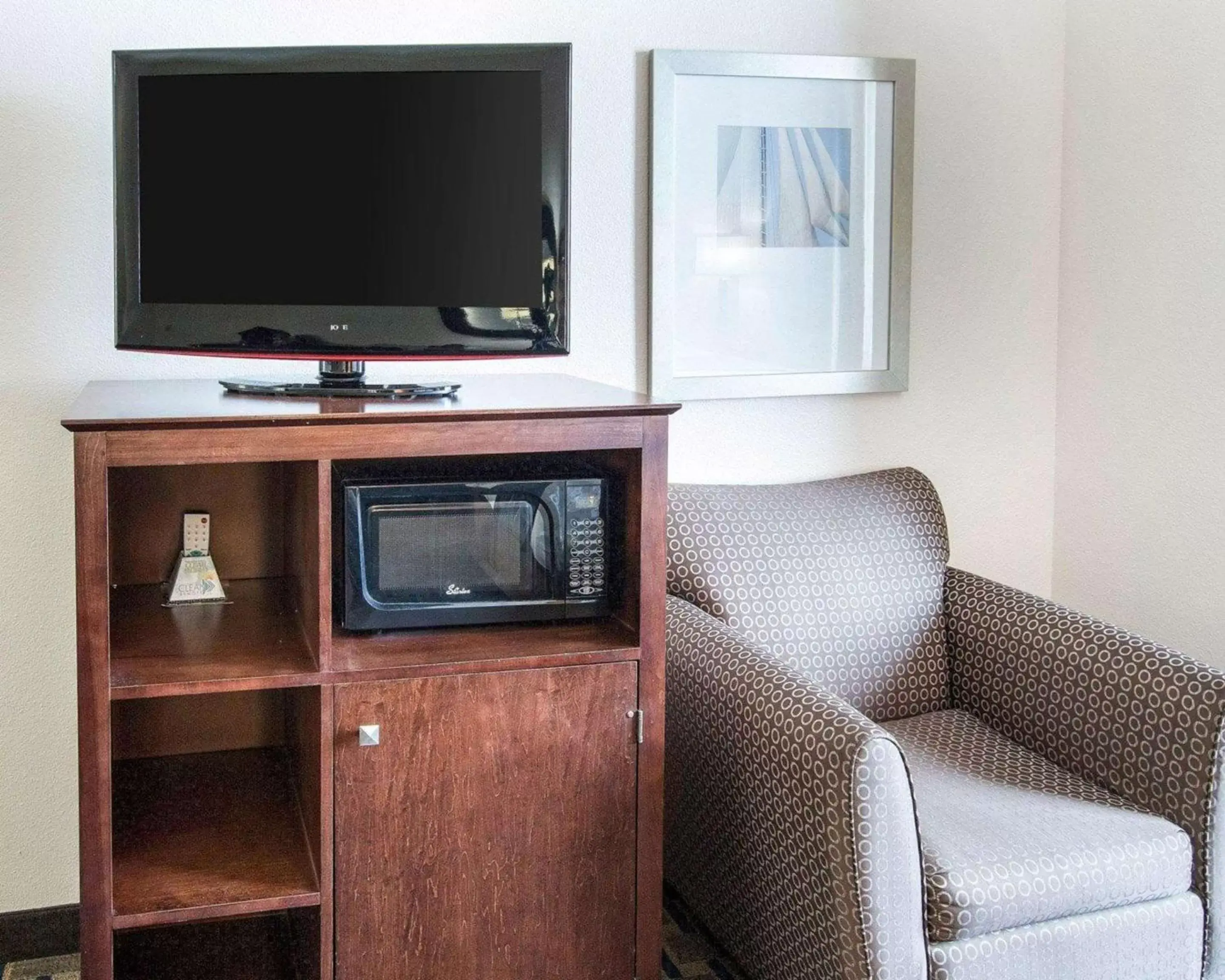 Photo of the whole room, TV/Entertainment Center in Comfort Suites Waxahachie