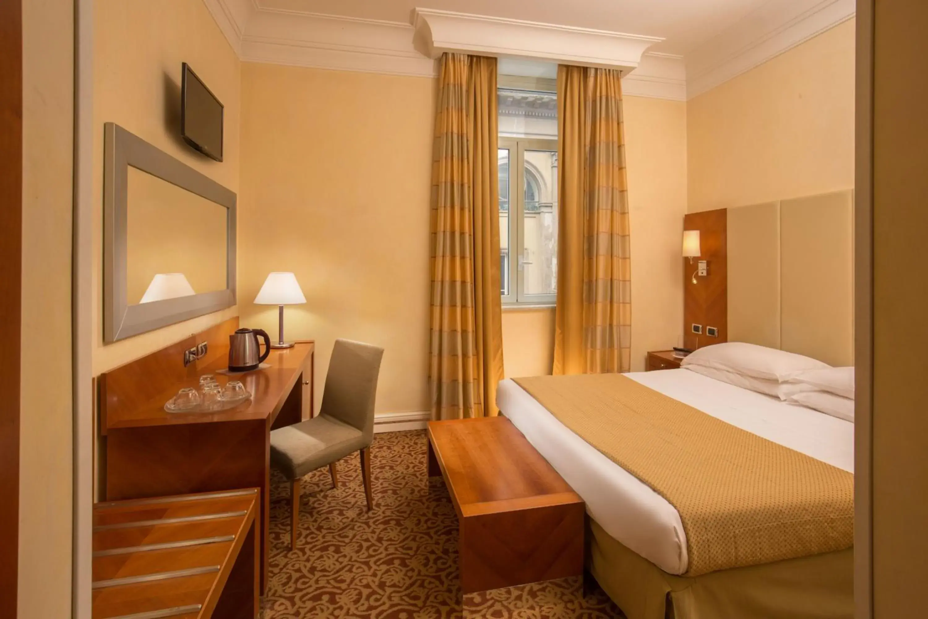 Double or Twin Room in Suite Opera Rooms