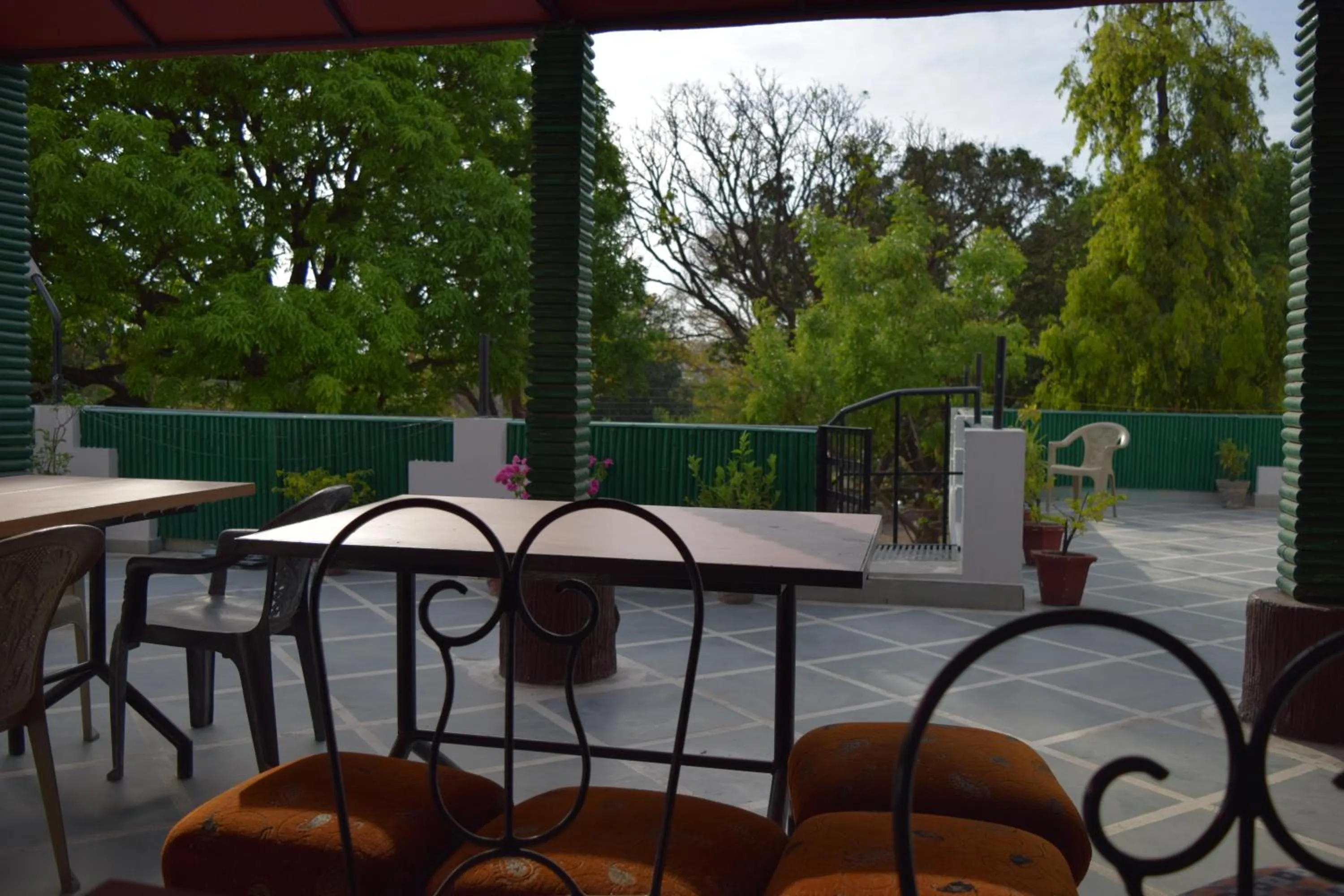 Restaurant/places to eat in Hotel Moksha