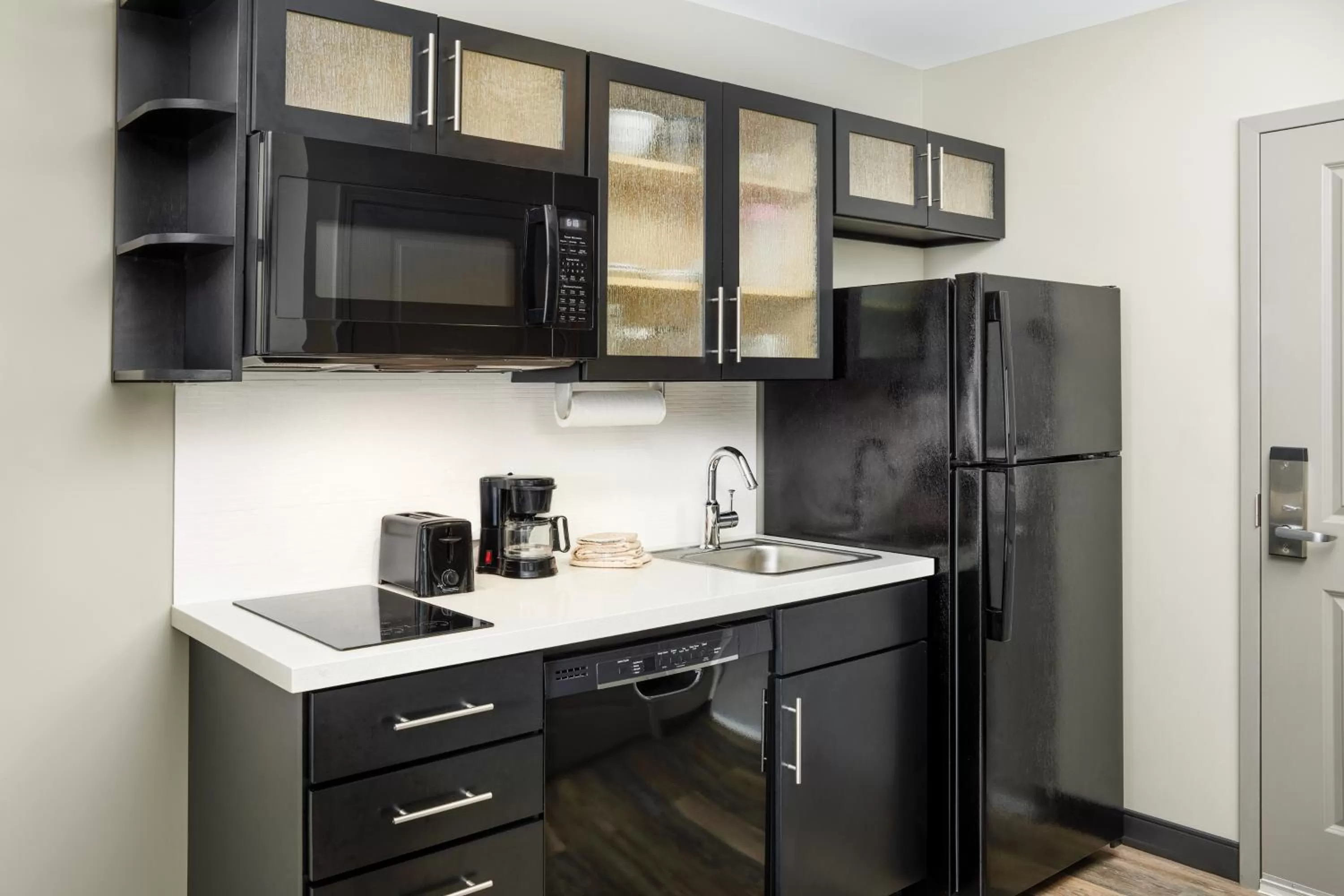 Kitchen or kitchenette in Candlewood Suites - Lebanon by IHG
