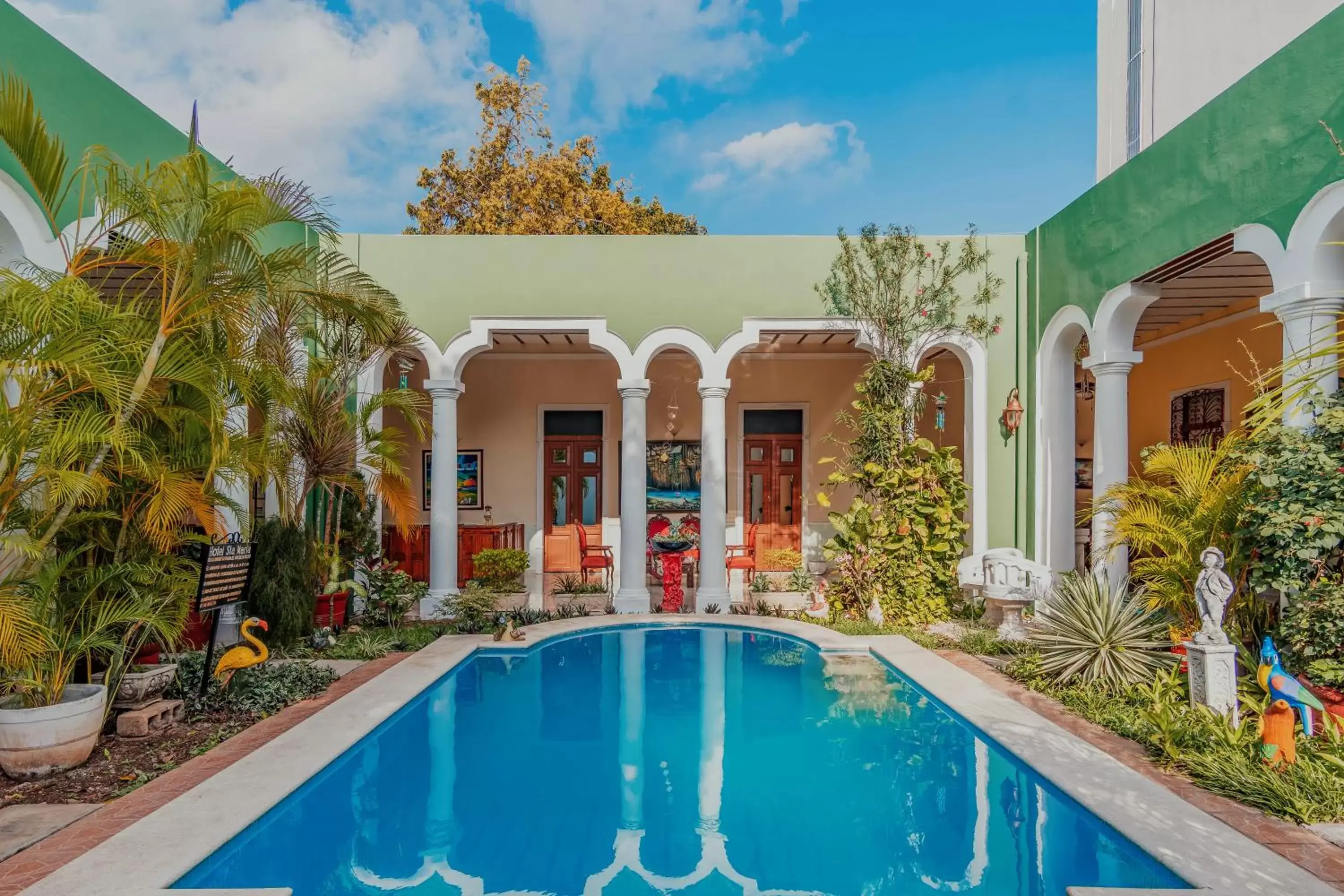 Swimming Pool in Hotel Santa María Mérida