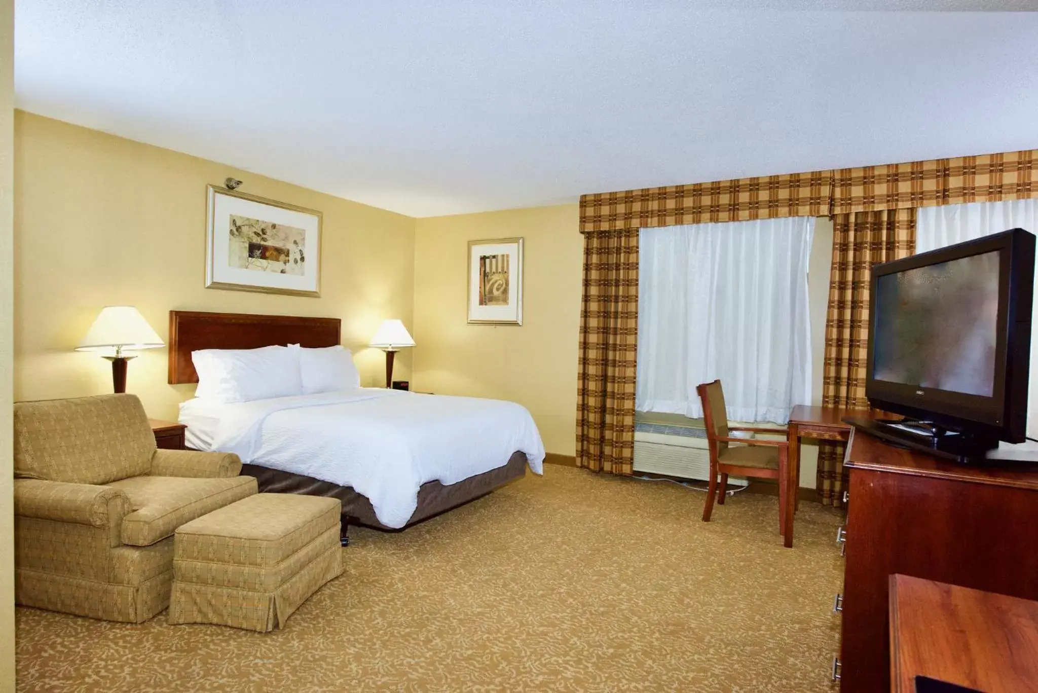Photo of the whole room, Bed in Holiday Inn Express Hotel & Suites Fenton/I-44, an IHG Hotel