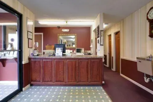 Lobby or reception in Americas Best Value Inn - Athens