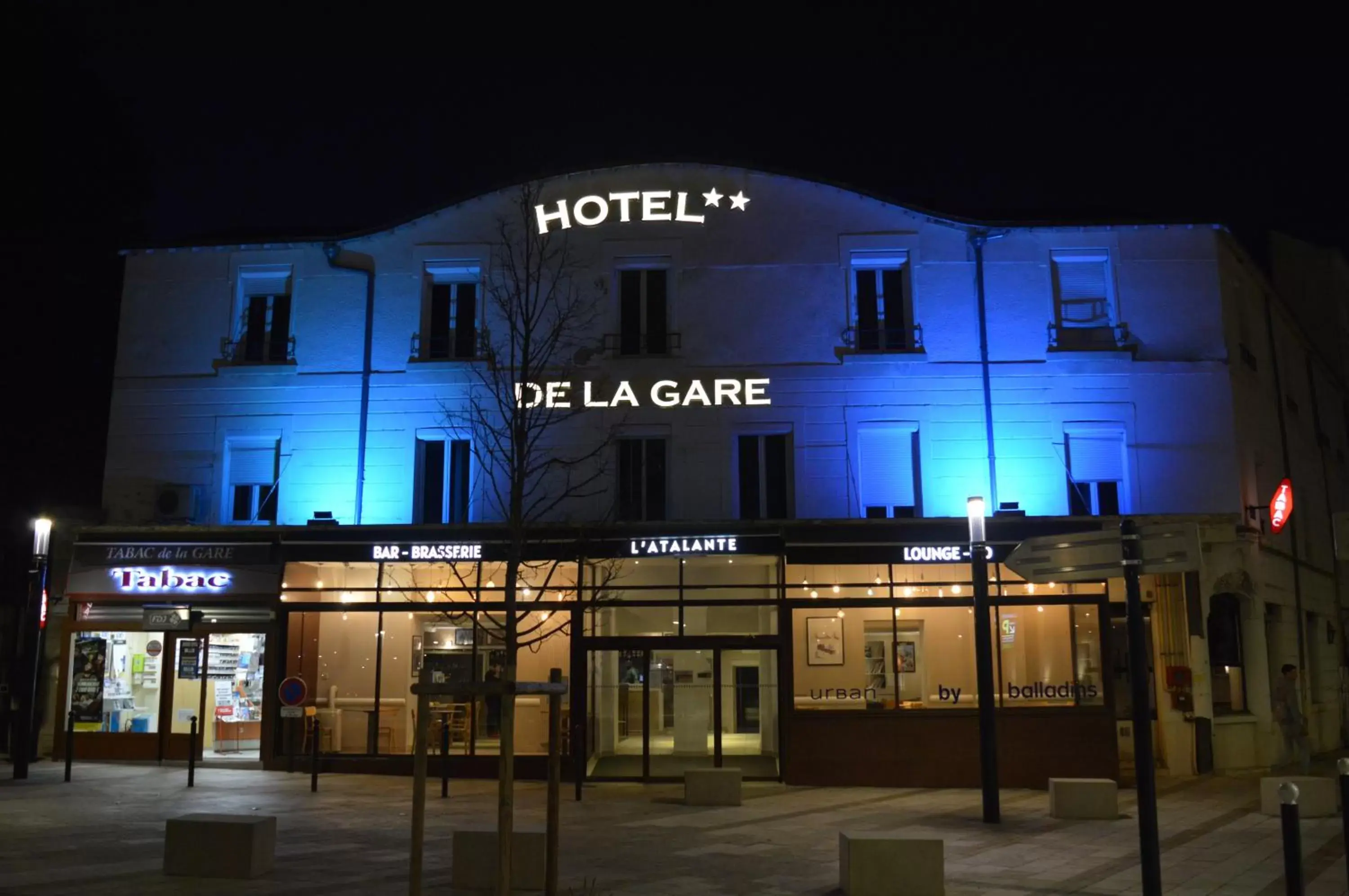 Night, Property Building in Hotel de la Gare