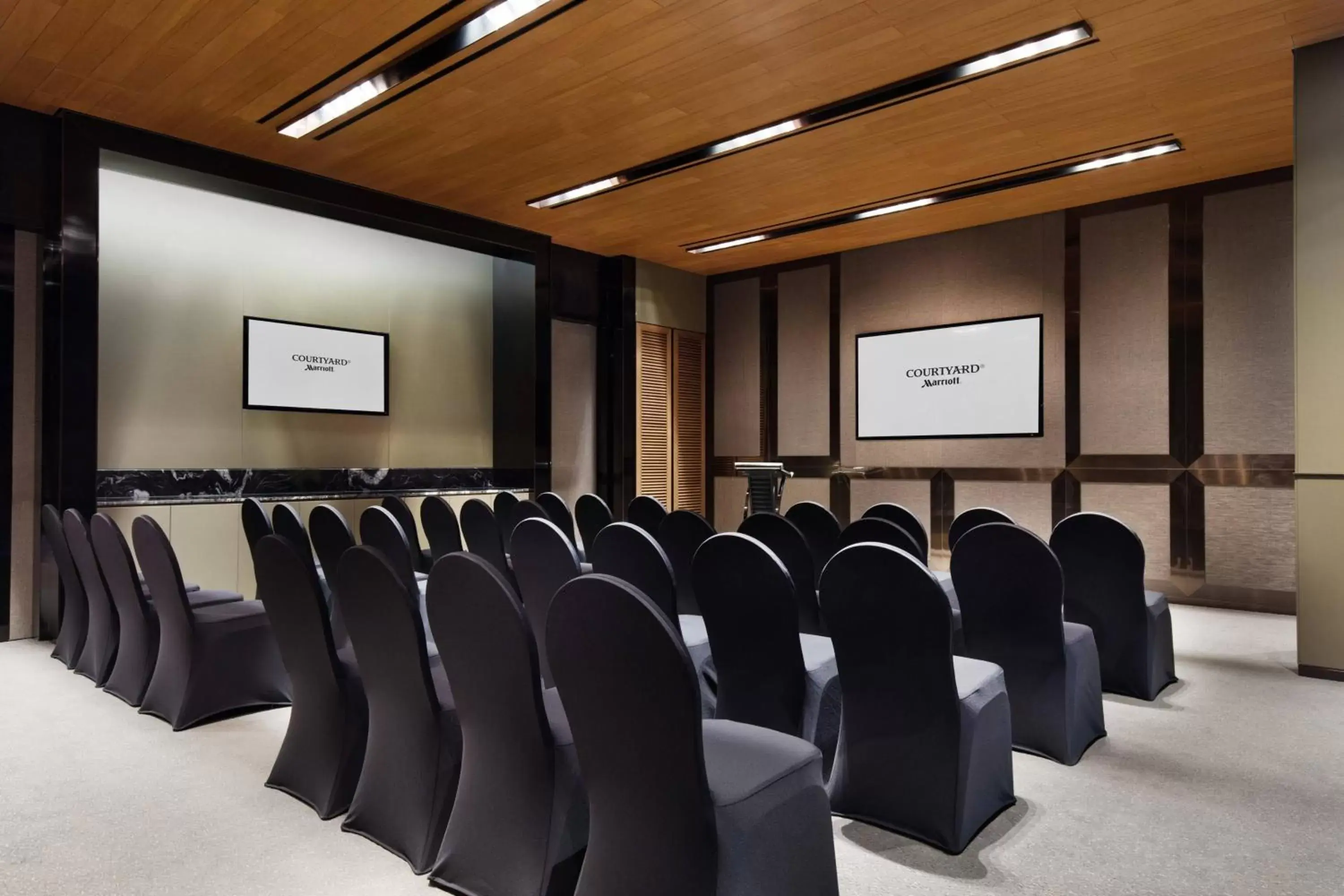 Meeting/conference room in Courtyard by Marriott Seoul Namdaemun