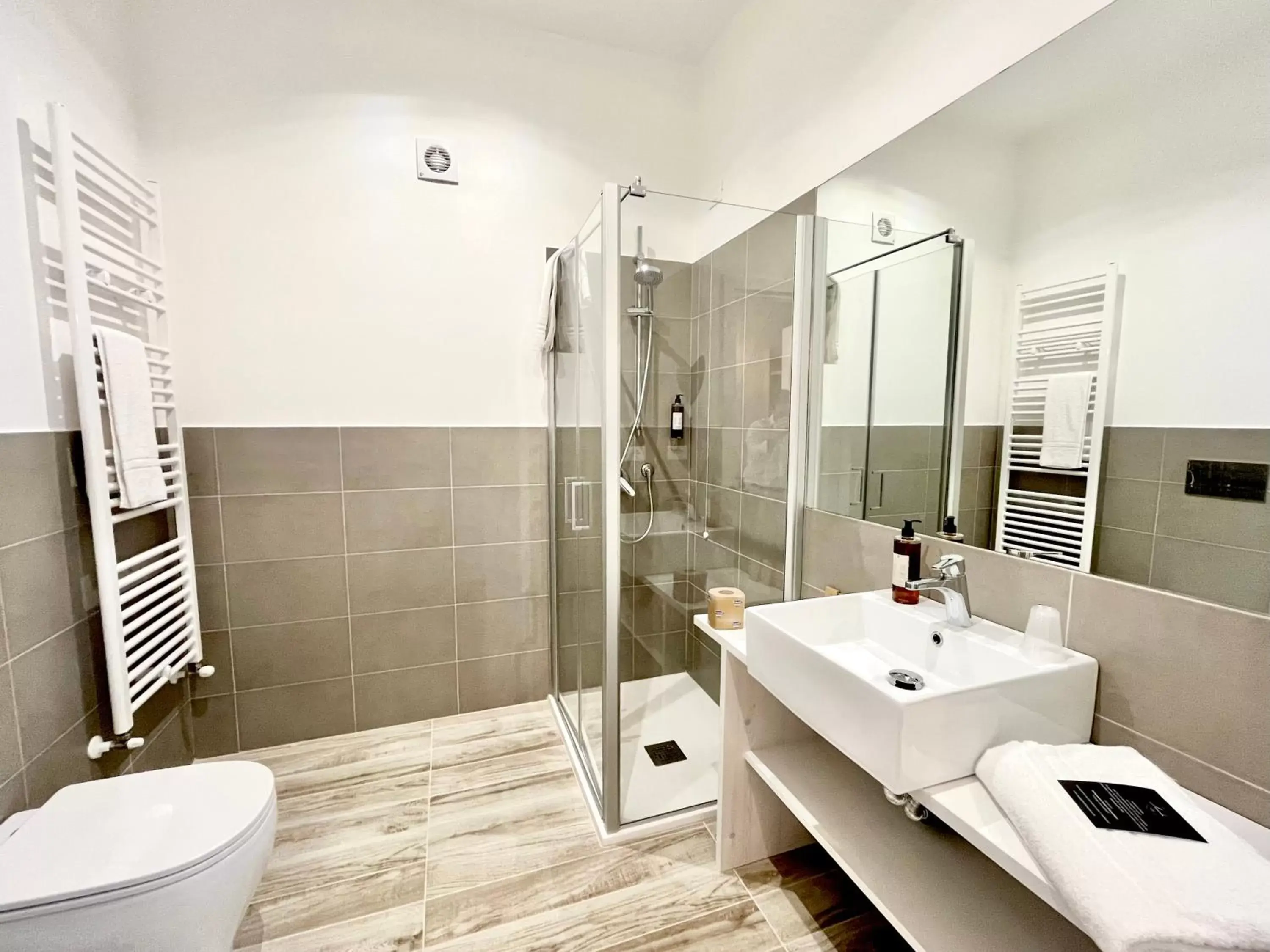 Shower, Bathroom in Amada Hotel Siracusa