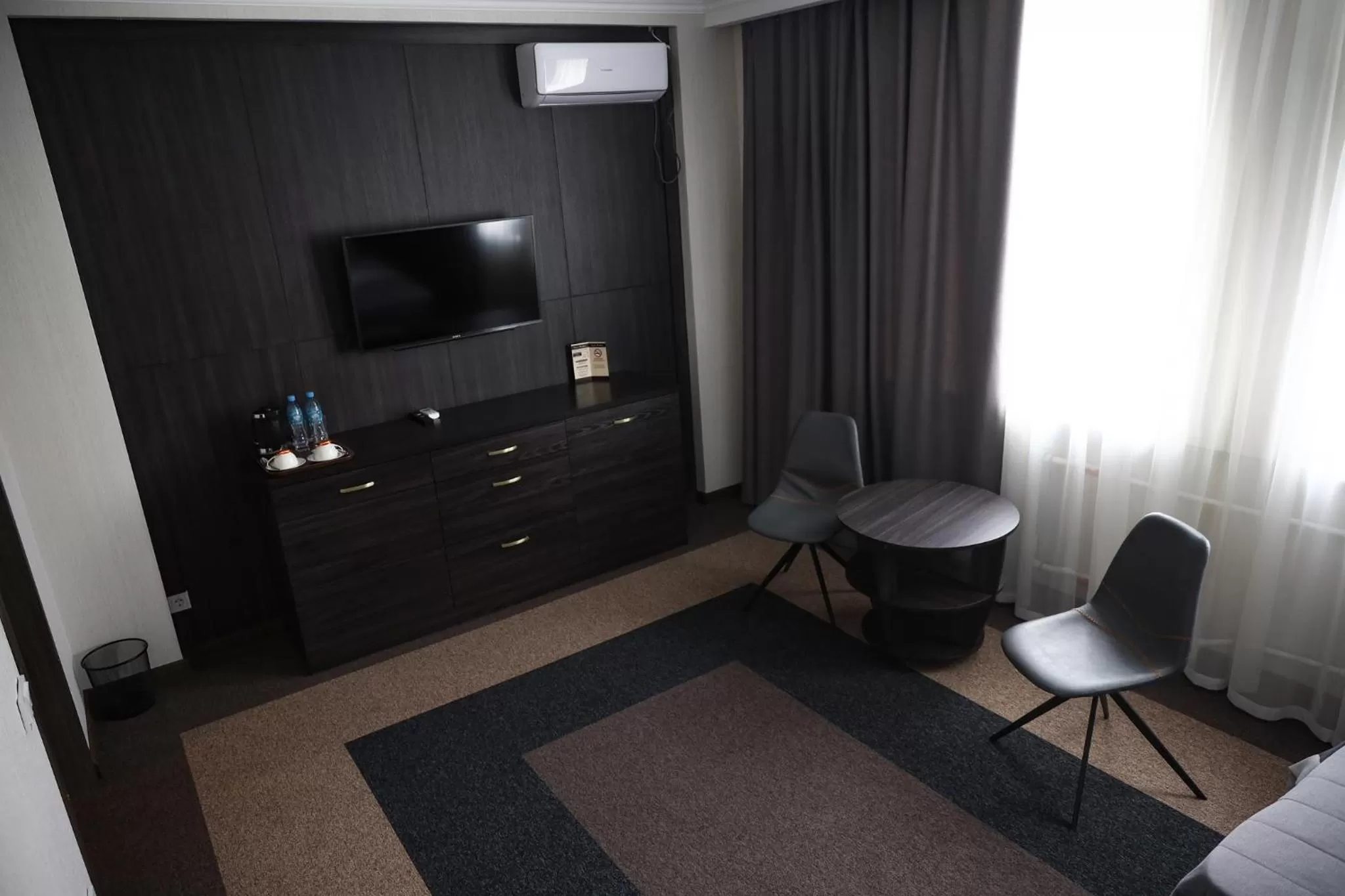 Photo of the whole room in Meridian