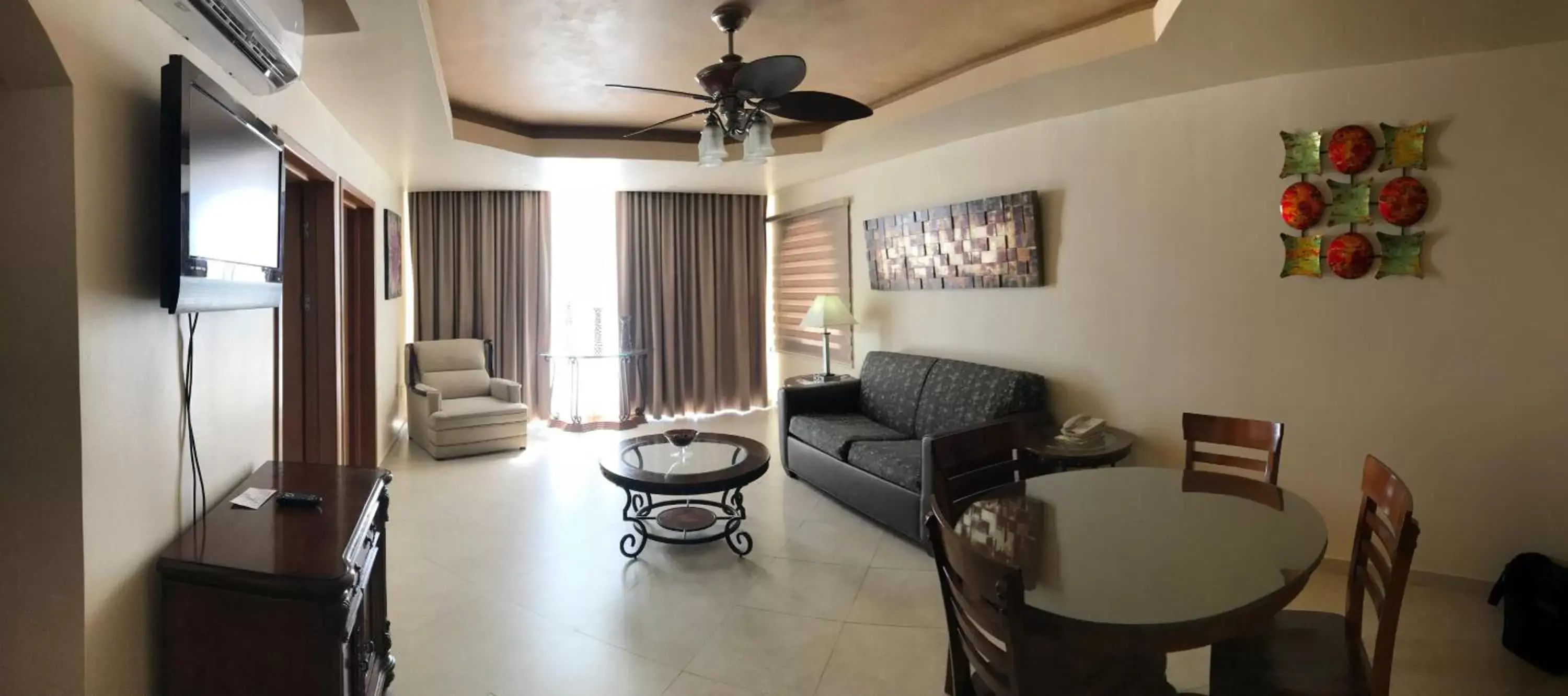 Communal lounge/ TV room, Seating Area in Hotel Playa Bonita Resort