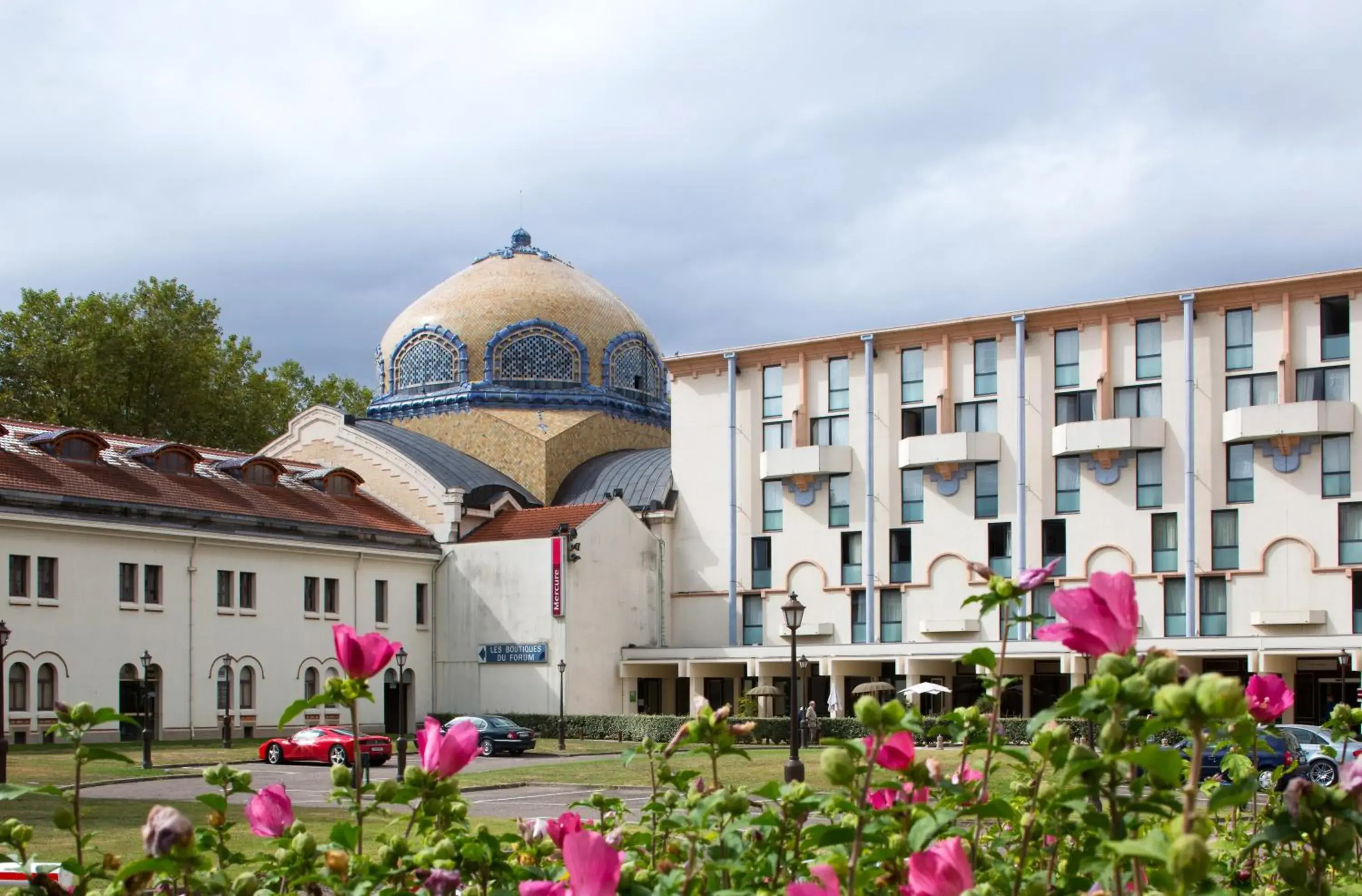 Facade/entrance, Property Building in Hotel Mercure Vichy Thermalia