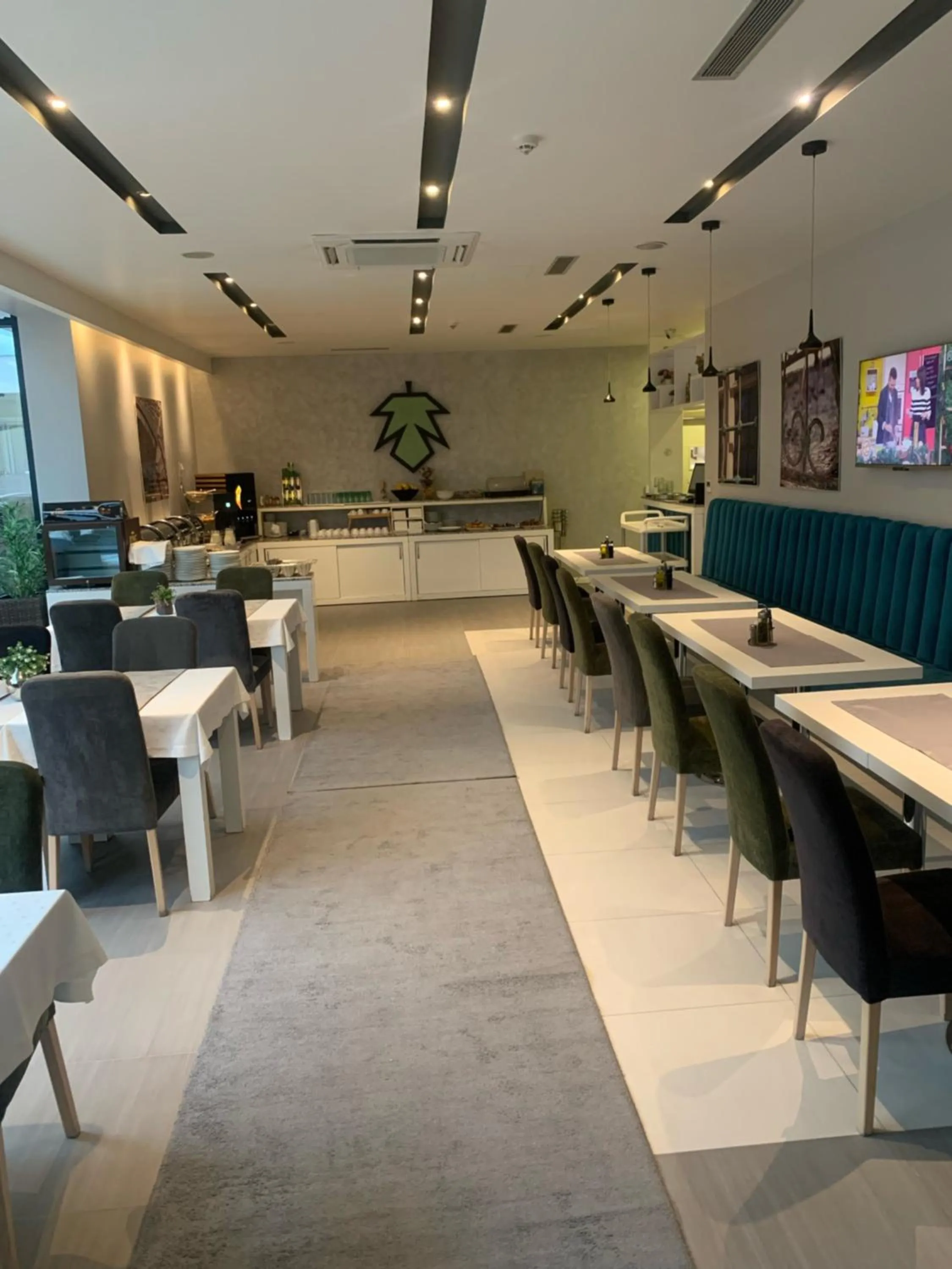 Restaurant/places to eat in Hotel Eden