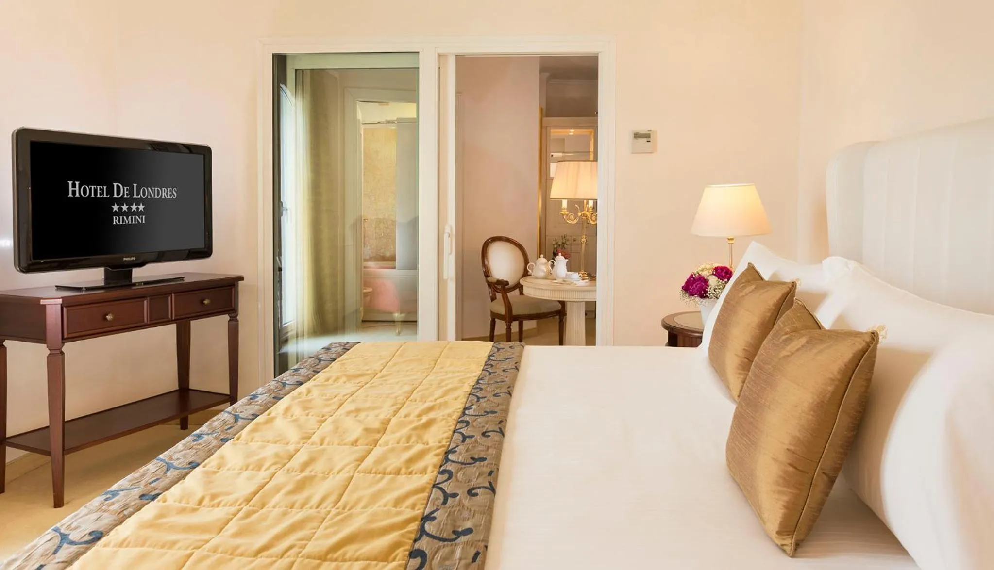 Bed in Hotel De Londres