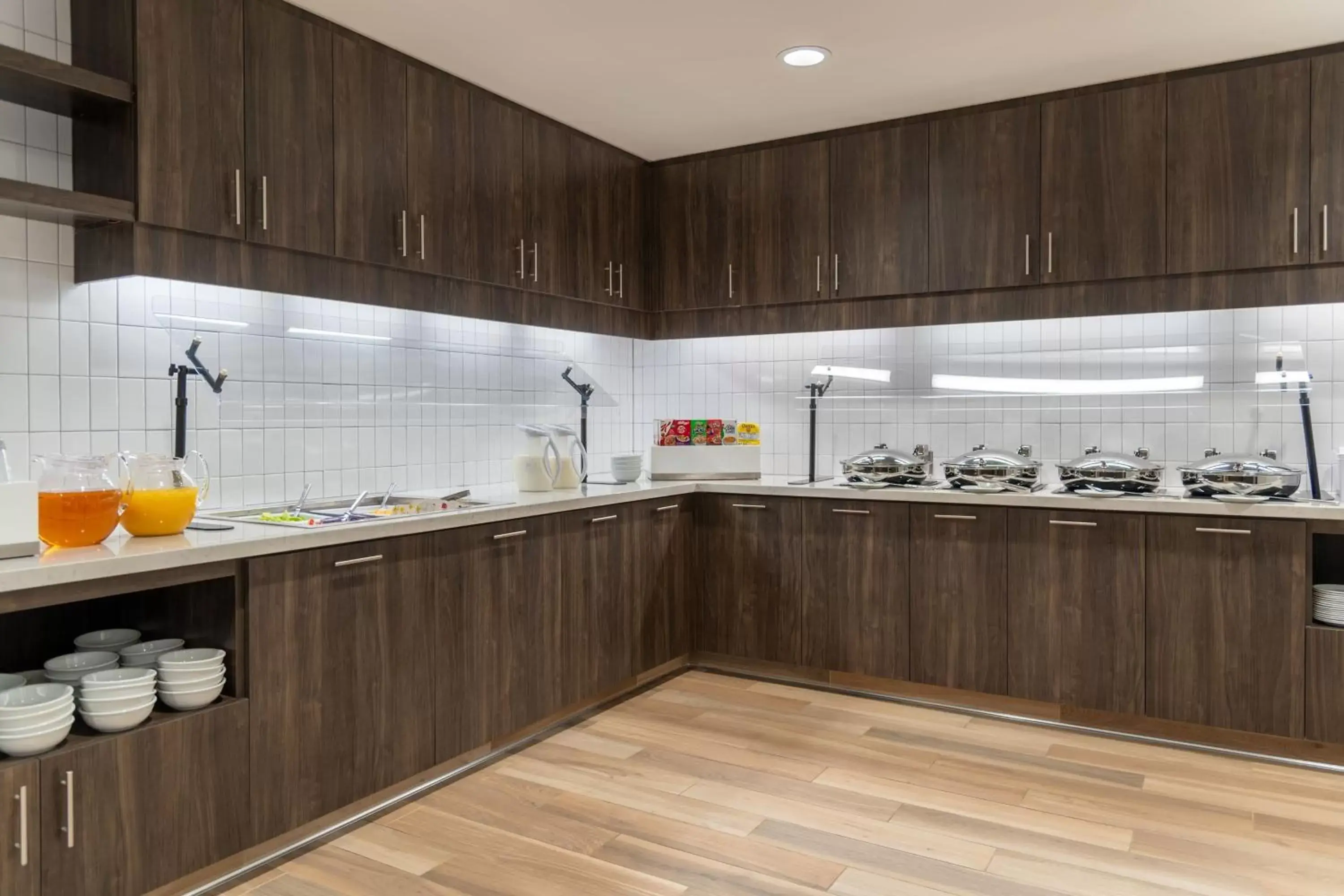 Breakfast, Kitchen/Kitchenette in Residence Inn by Marriott Lancaster Palmdale