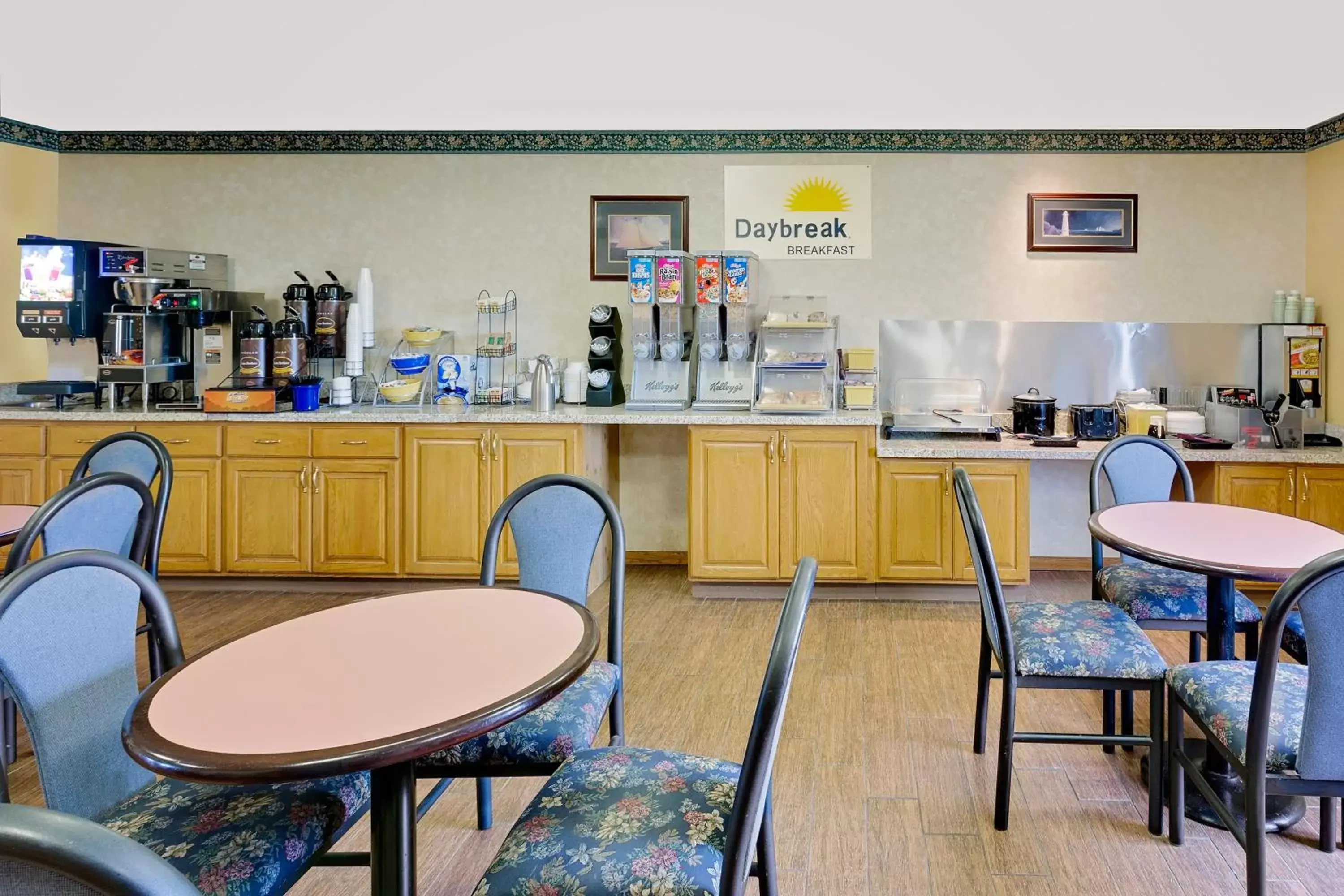 Continental breakfast, Restaurant/Places to Eat in Days Inn by Wyndham North Sioux City