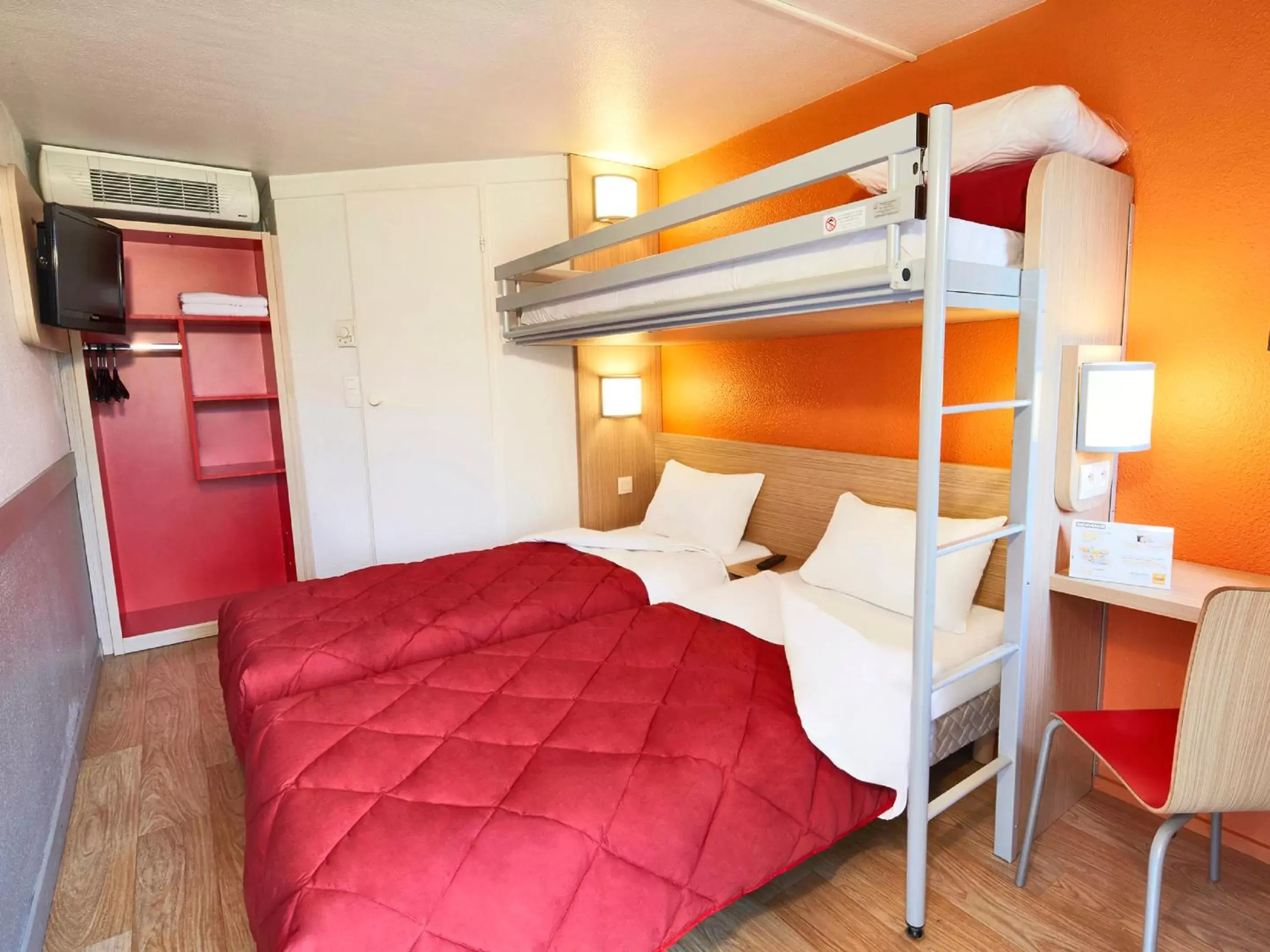 Bedroom, Bunk Bed in Premiere Classe Marne la Vallée - Torcy