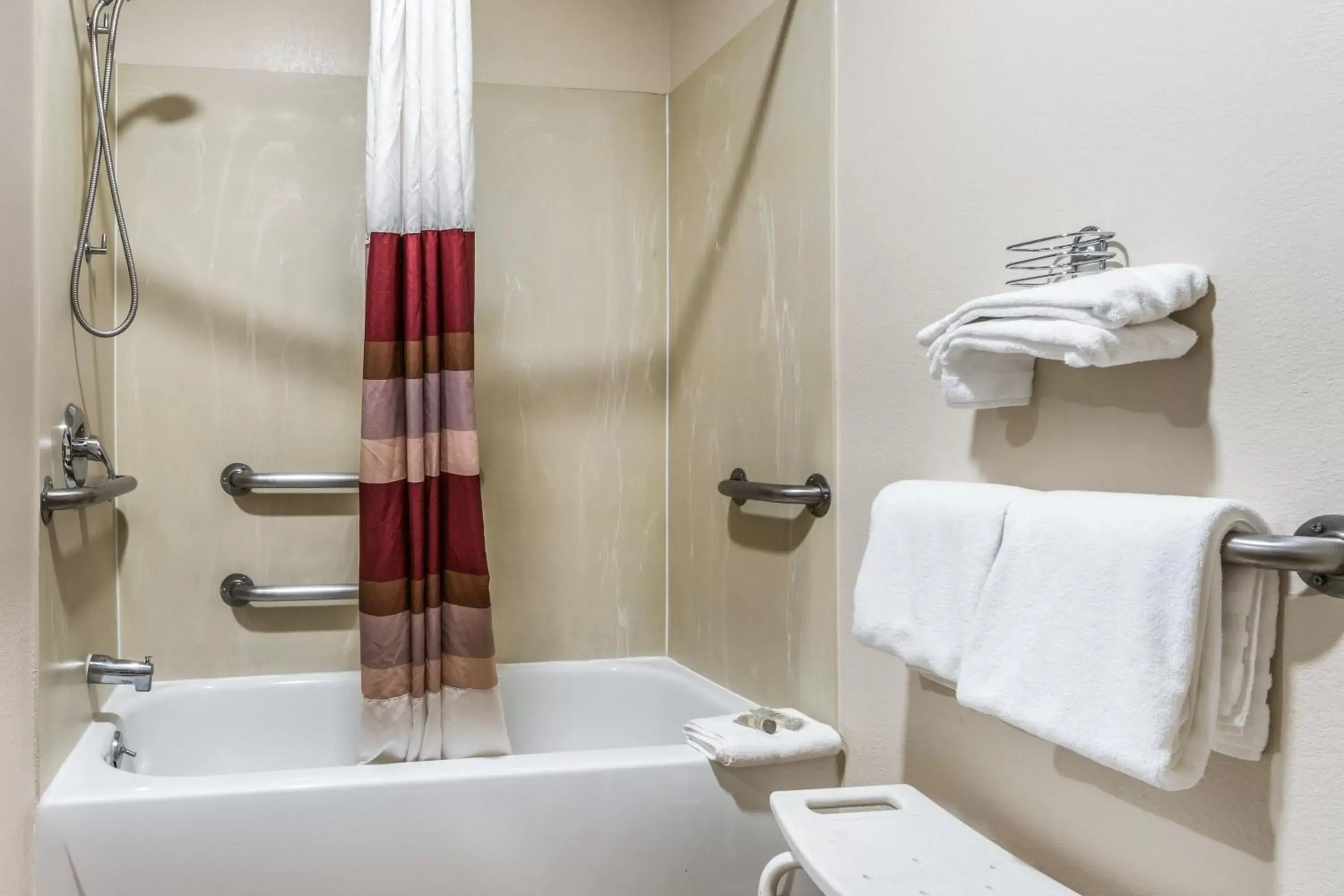 Bathroom in Red Roof Inn Phoenix North - Deer Valley - Bell Rd