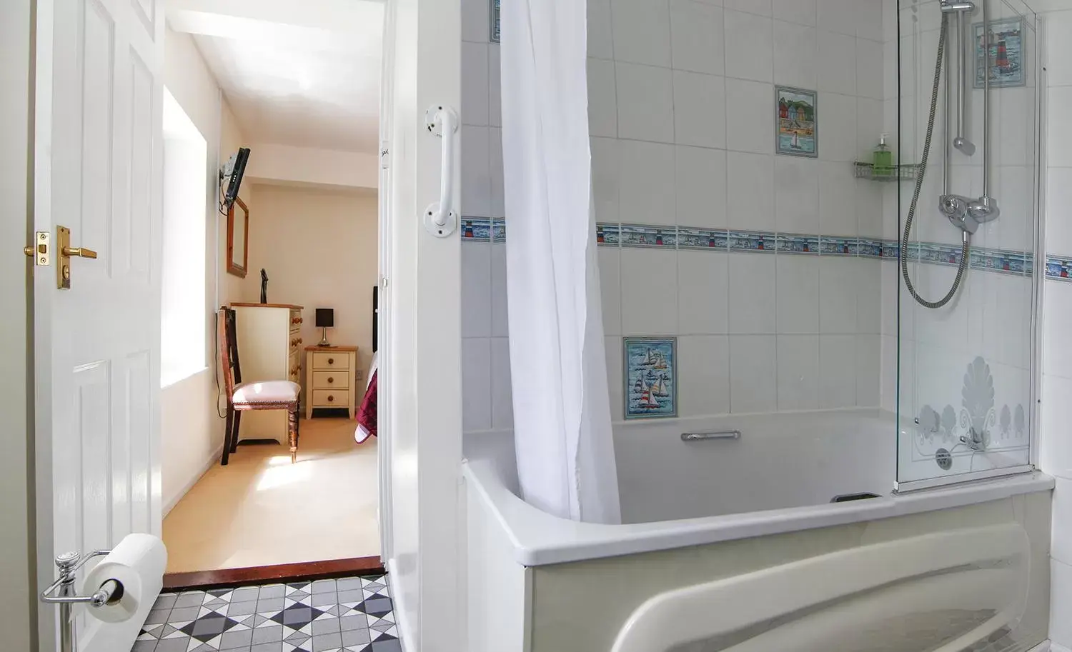 Bathroom in Leworthy Farmhouse Bed and Breakfast