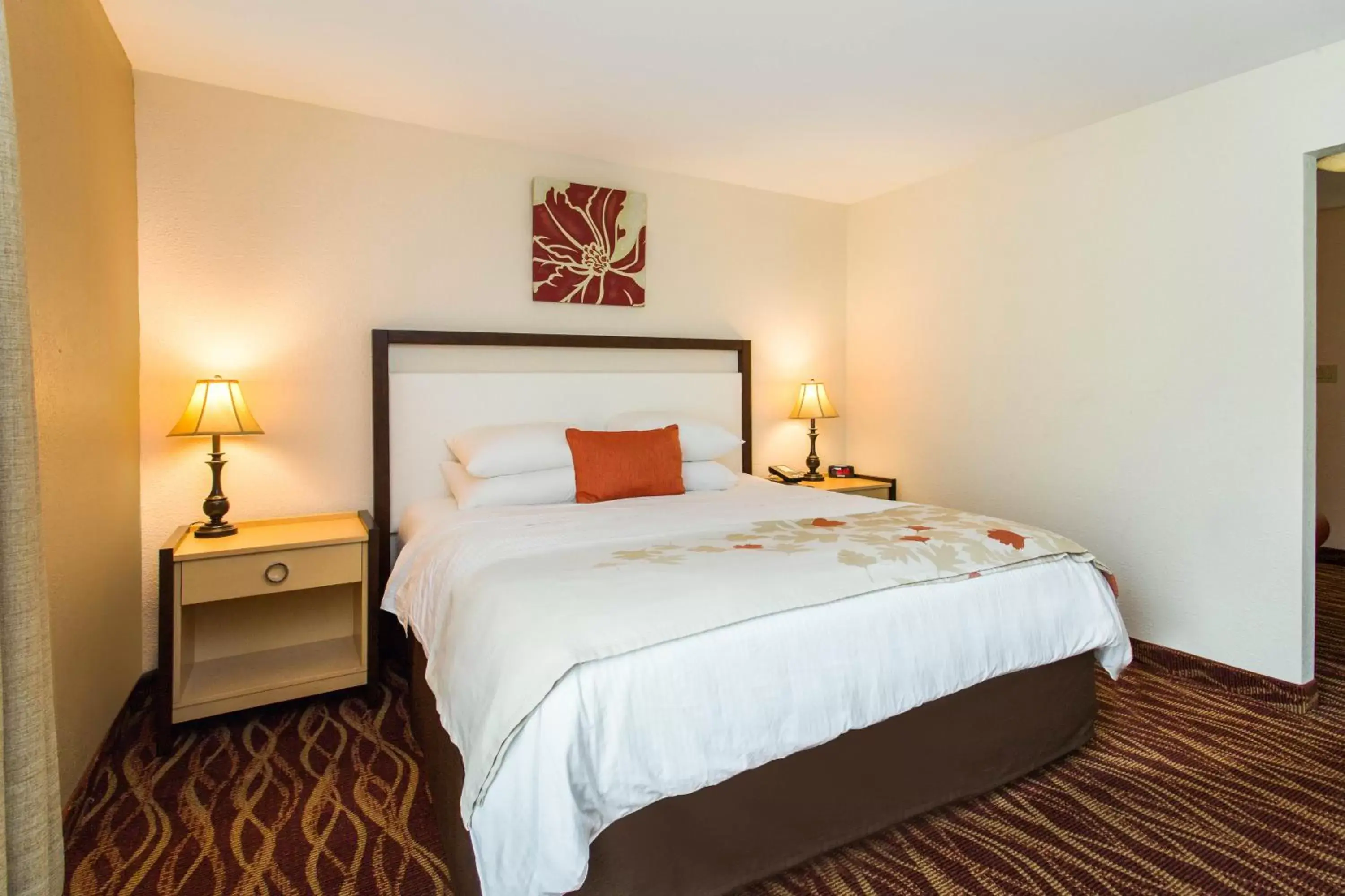 Photo of the whole room, Bed in Hawthorn Suites by Wyndham Allentown-Fogelsville