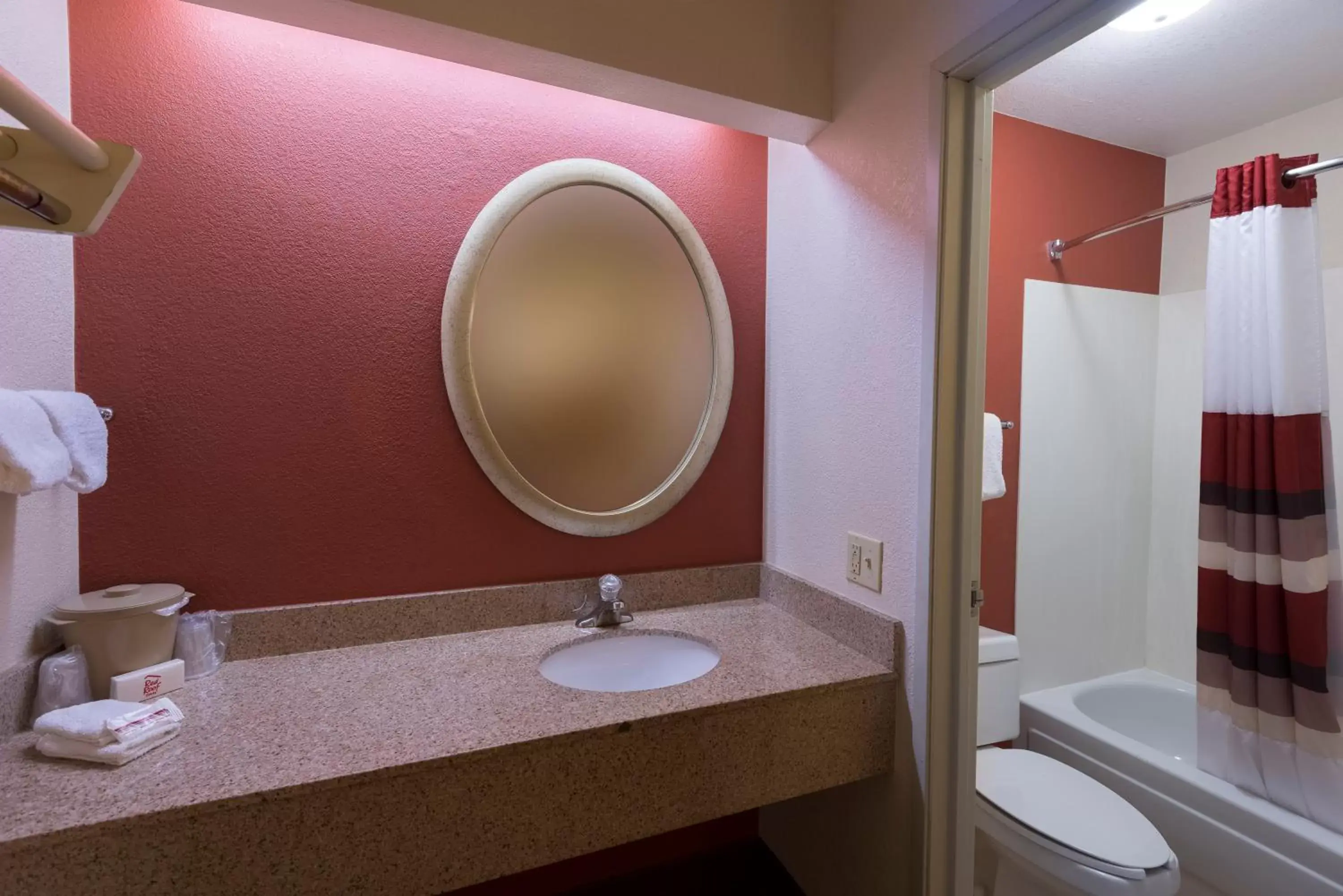Bathroom in Red Roof Inn Dayton North Airport
