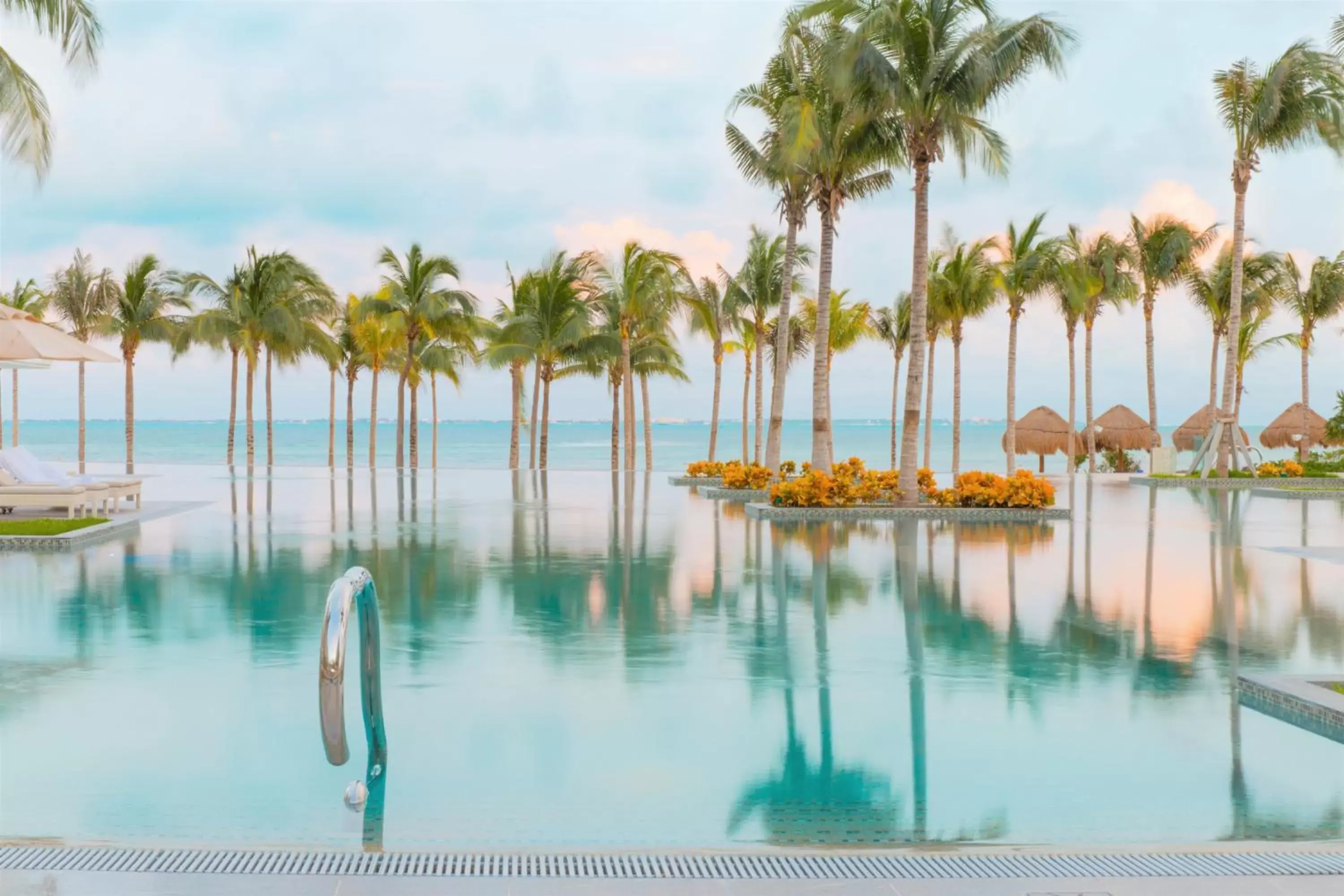 Pool view in Garza Blanca Resort & Spa Cancun