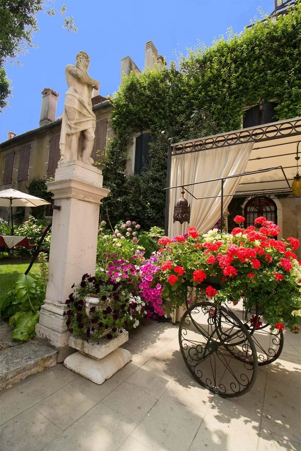 Decorative detail in Hotel Palazzo Abadessa