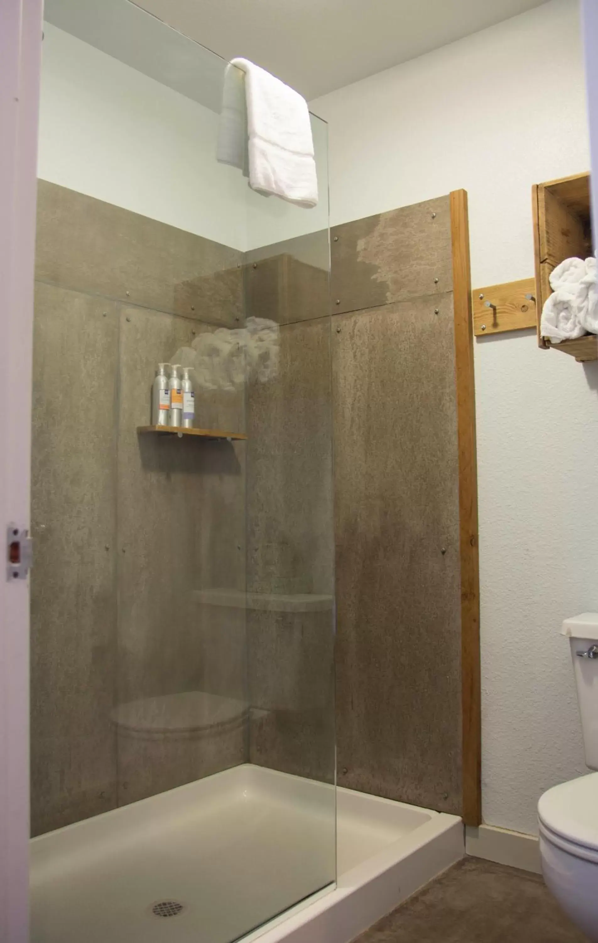 Shower, Bathroom in Adrift Hotel
