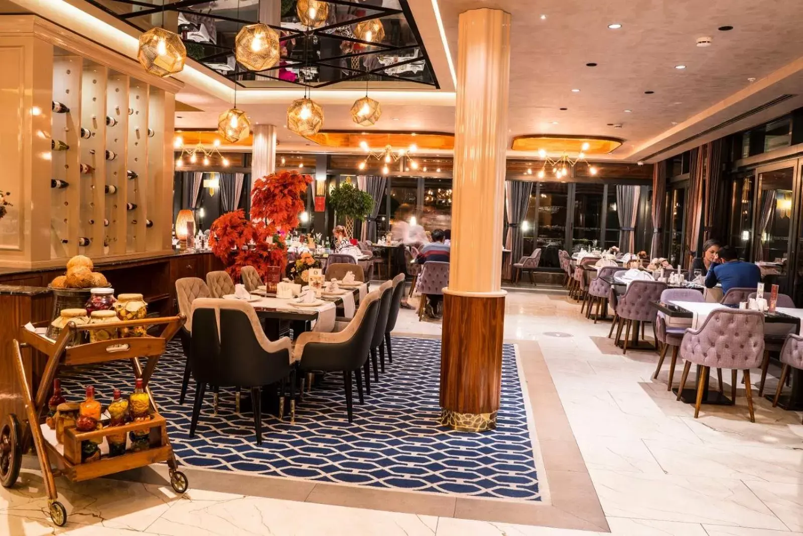 Restaurant/Places to Eat in Beethoven Premium Hotel