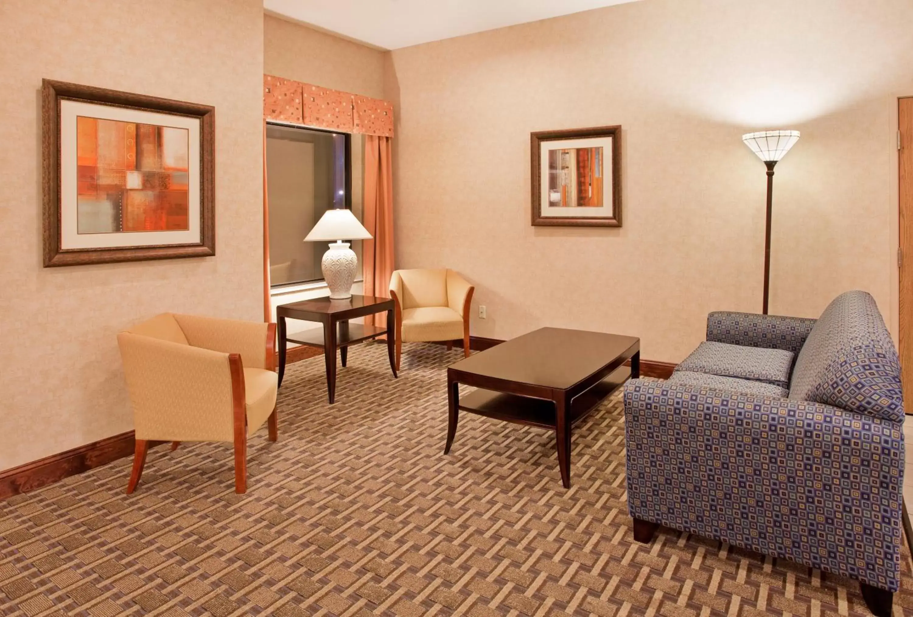 Property building, Seating Area in Holiday Inn Express Kansas City Liberty Missouri, an IHG Hotel