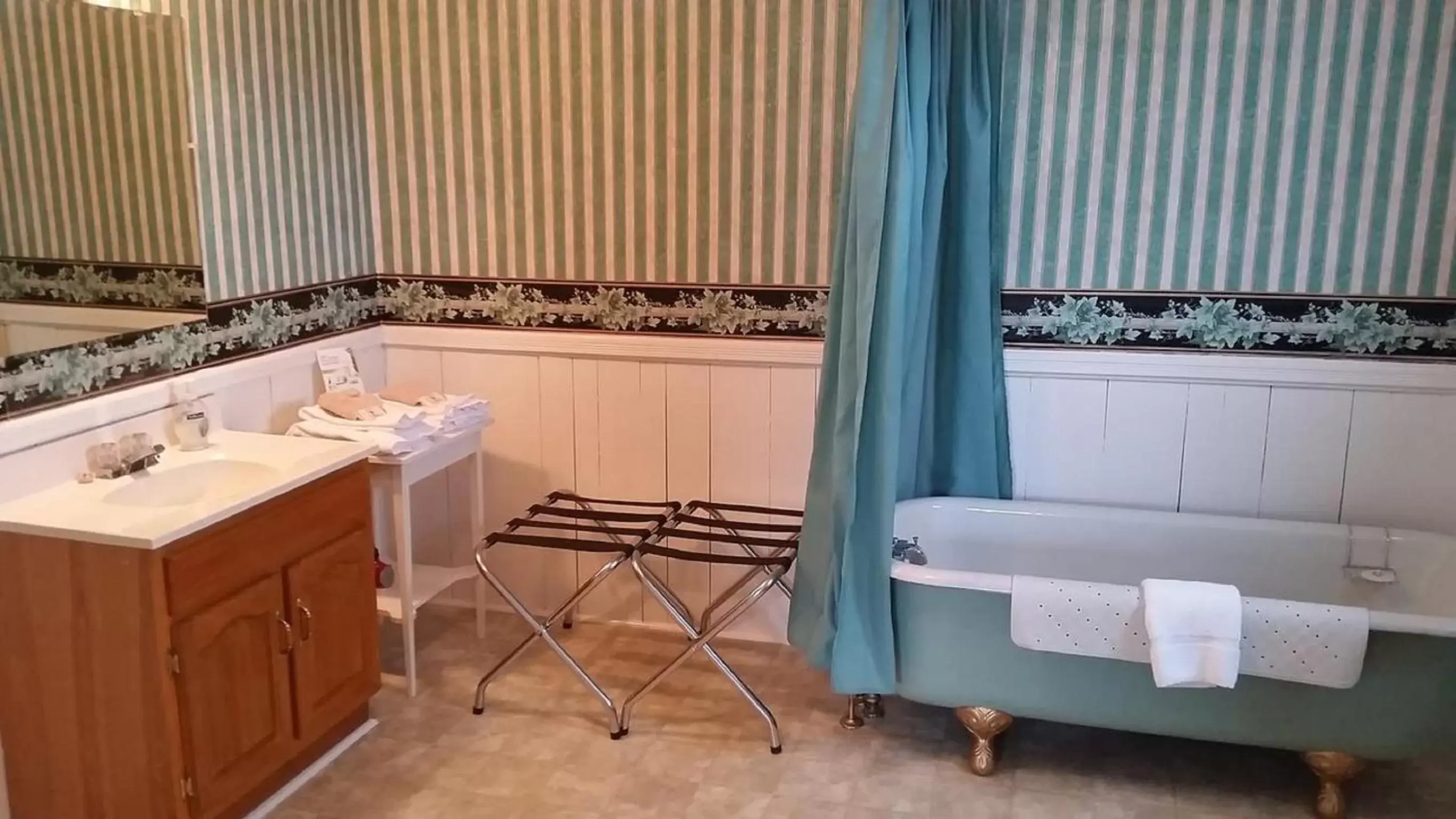 Bathroom in Bayside Inn