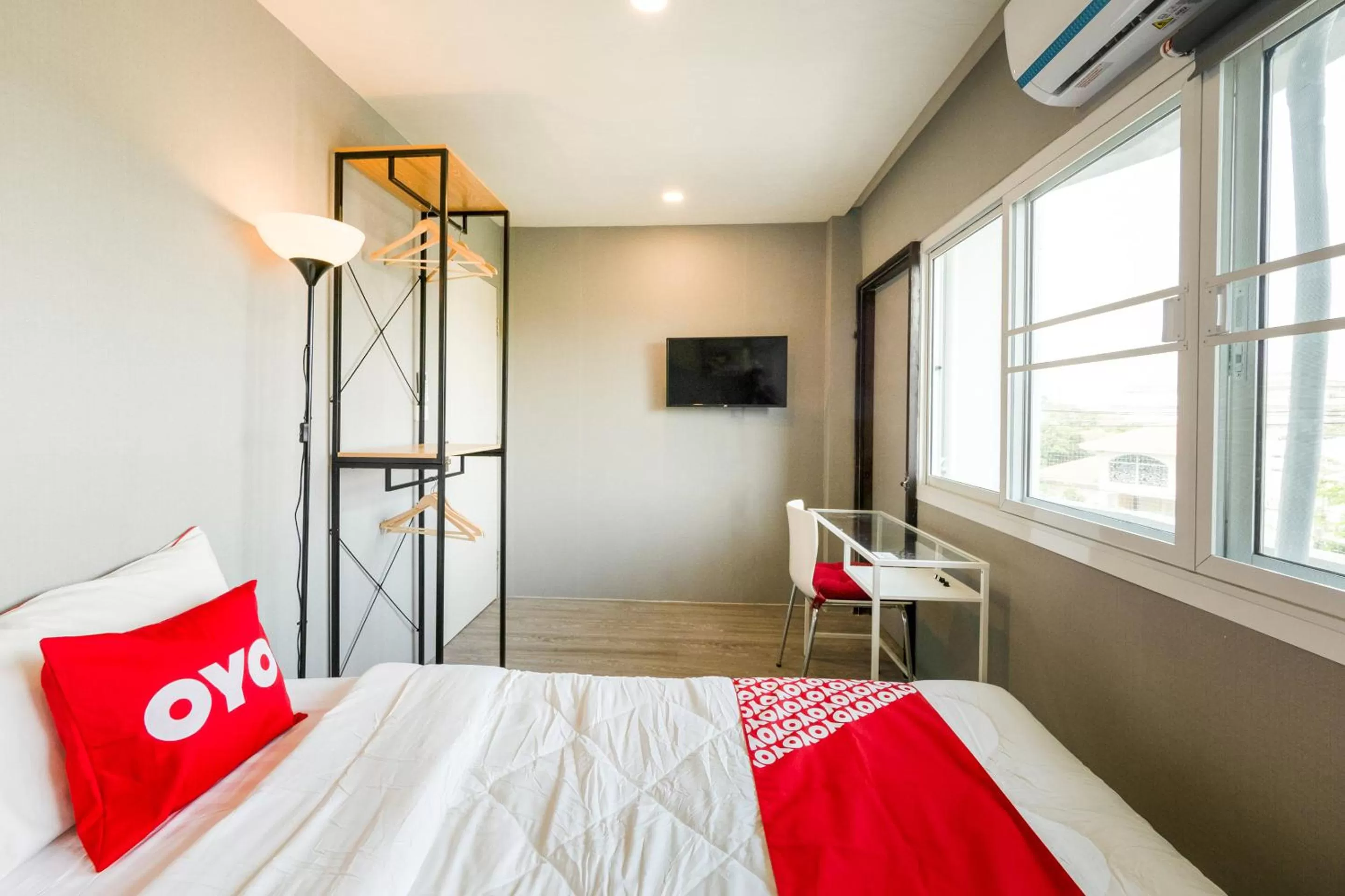 Double Room in OYO 615 Bossa House Hostel & Cafe