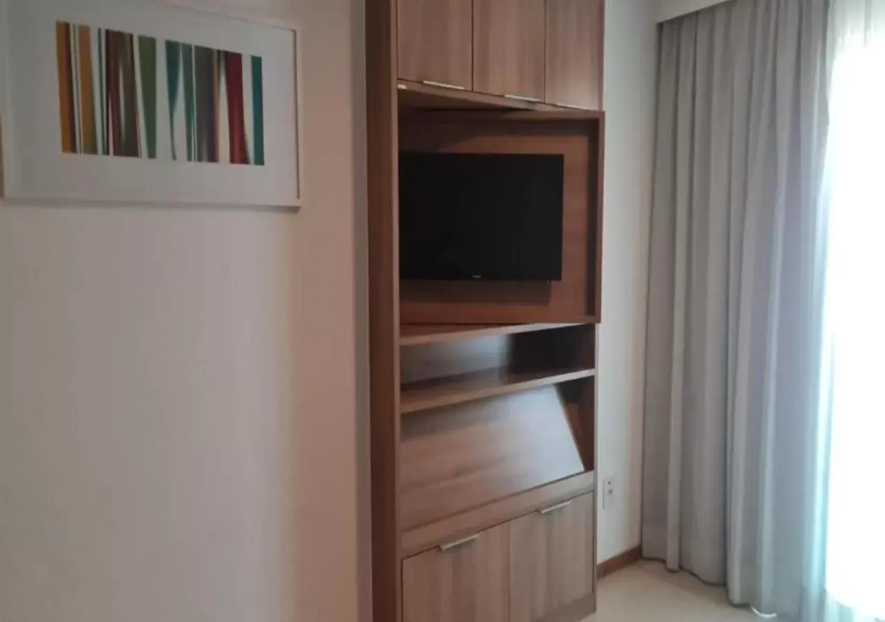 TV/Entertainment Center in Quality Hotel & Suites Brasília