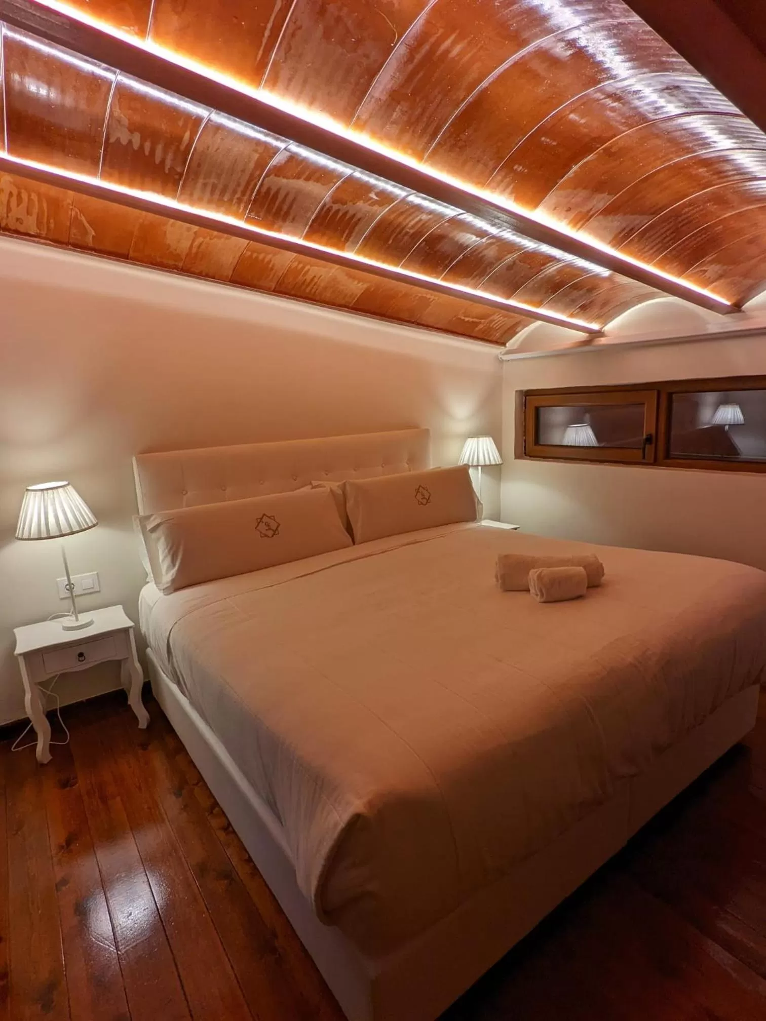 Decorative detail, Bed in Catalina Suites