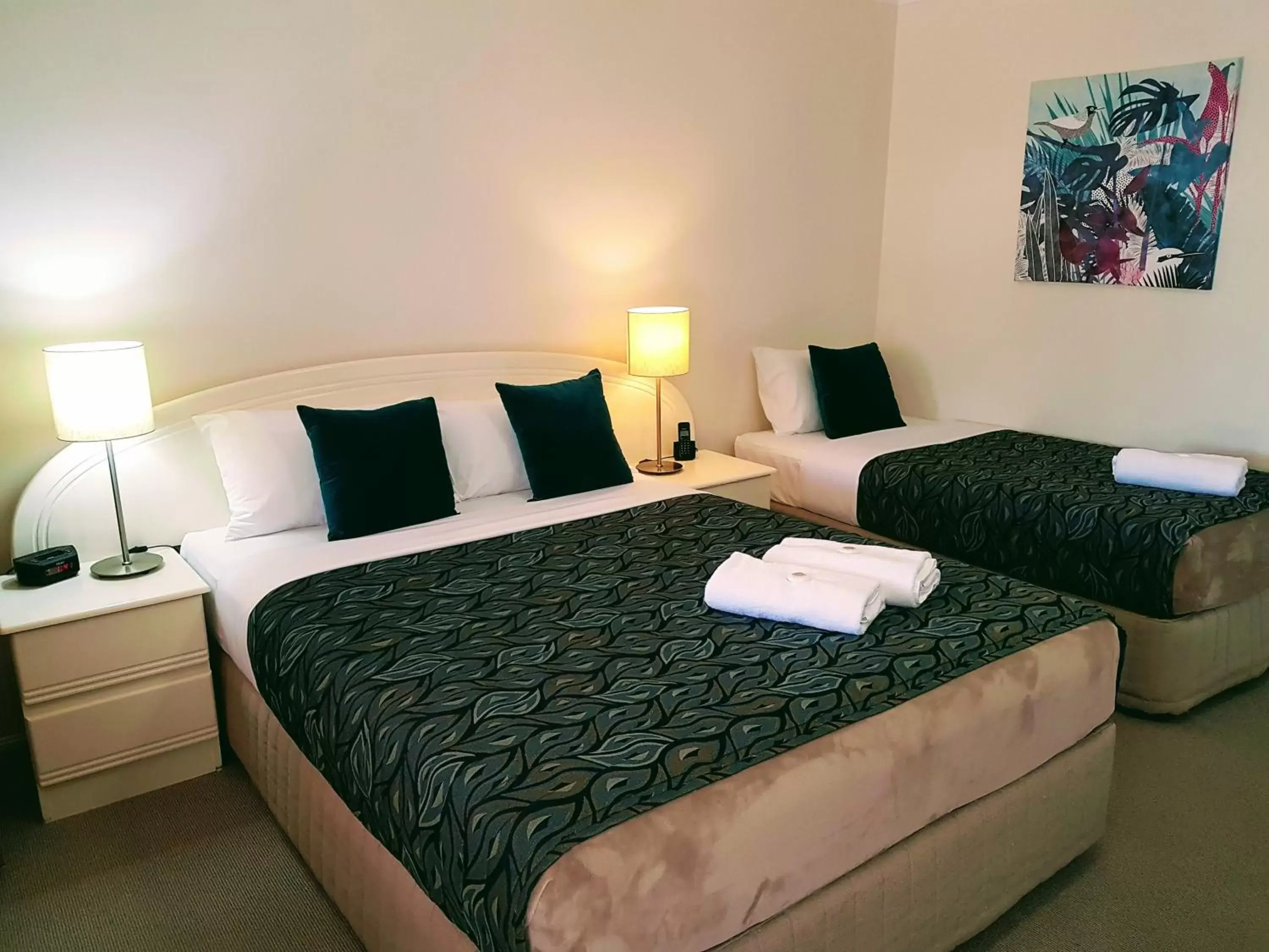 Bedroom, Bed in Rockhampton Palms Motor Inn