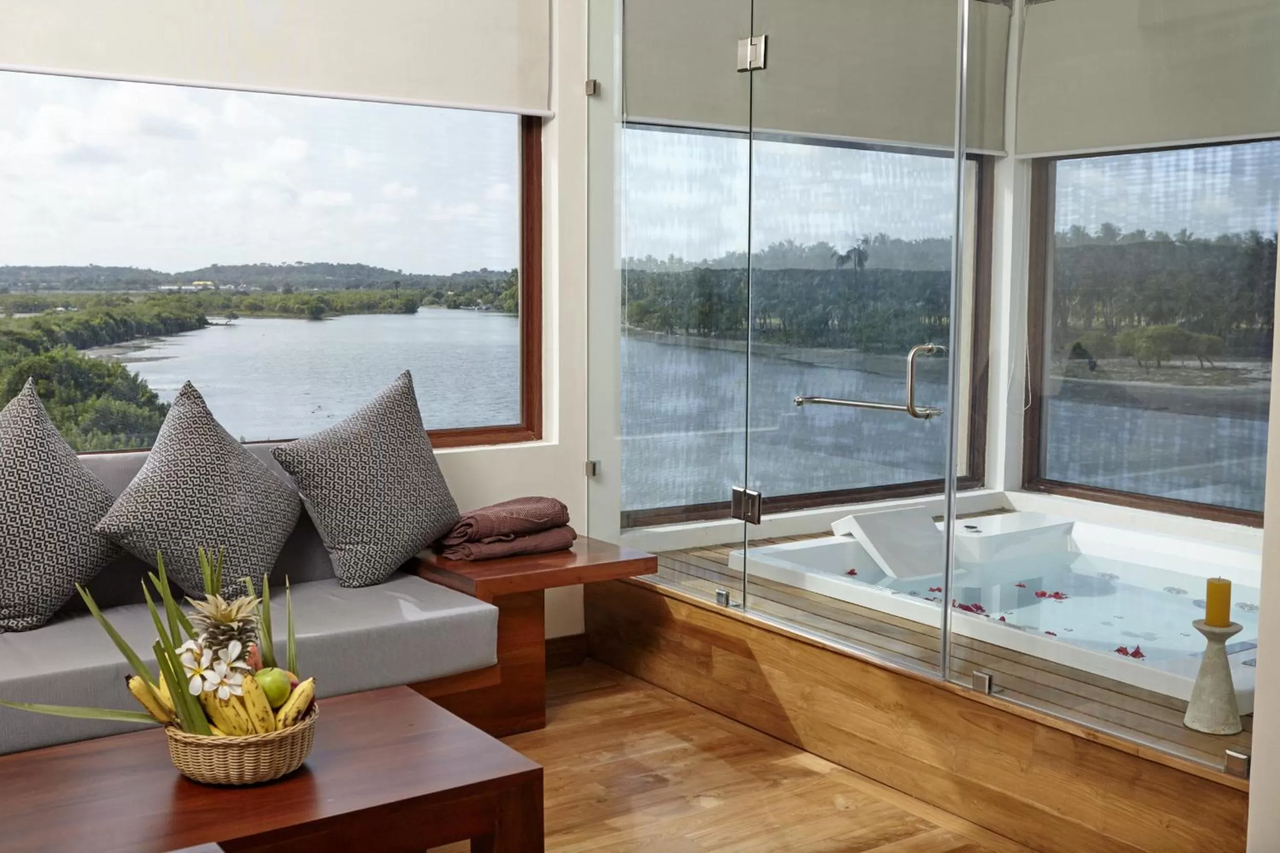 Living room in Amaranthe Bay Resort & Spa