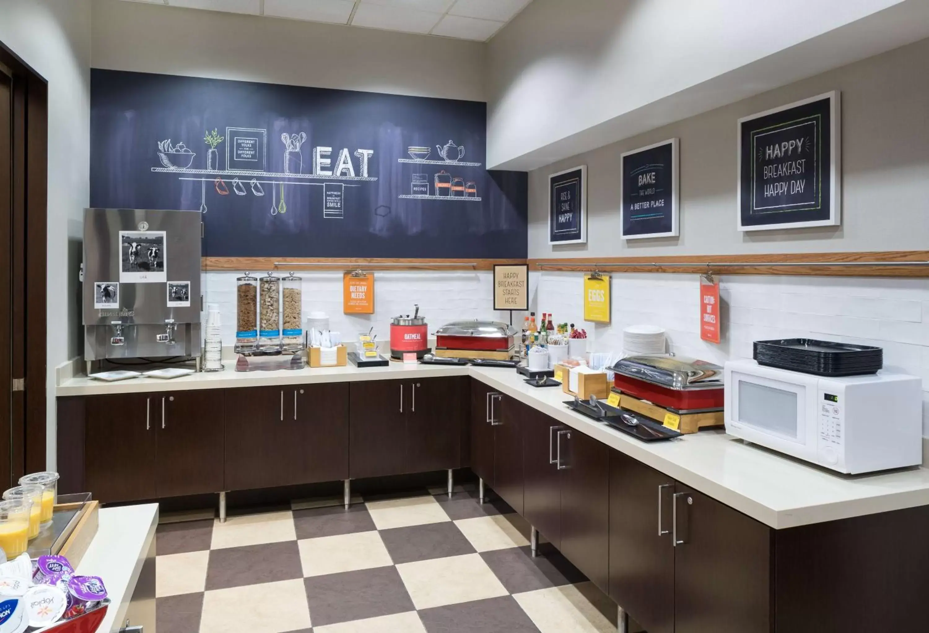 Breakfast in Hampton Inn & Suites Chicago North Shore Breakfast in Hampton Inn & Suites Chicago North Shore