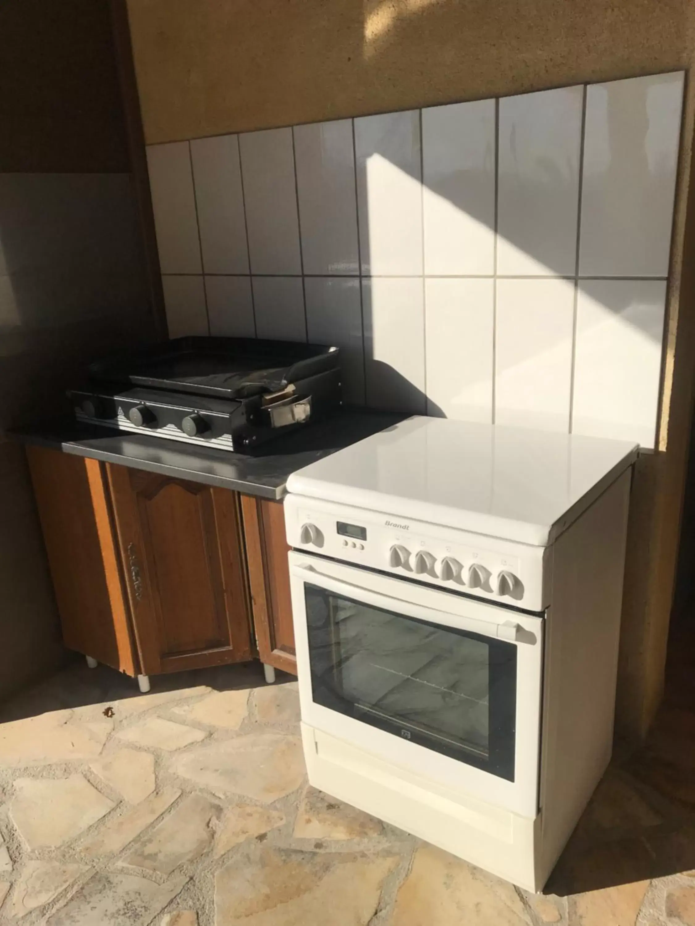 Spring, Kitchen/Kitchenette in CHAMBRES D'HÔTES CLIMATISÉES avec CUISINE d'ÉTÉ "VILLA GOUR du PEYROL"